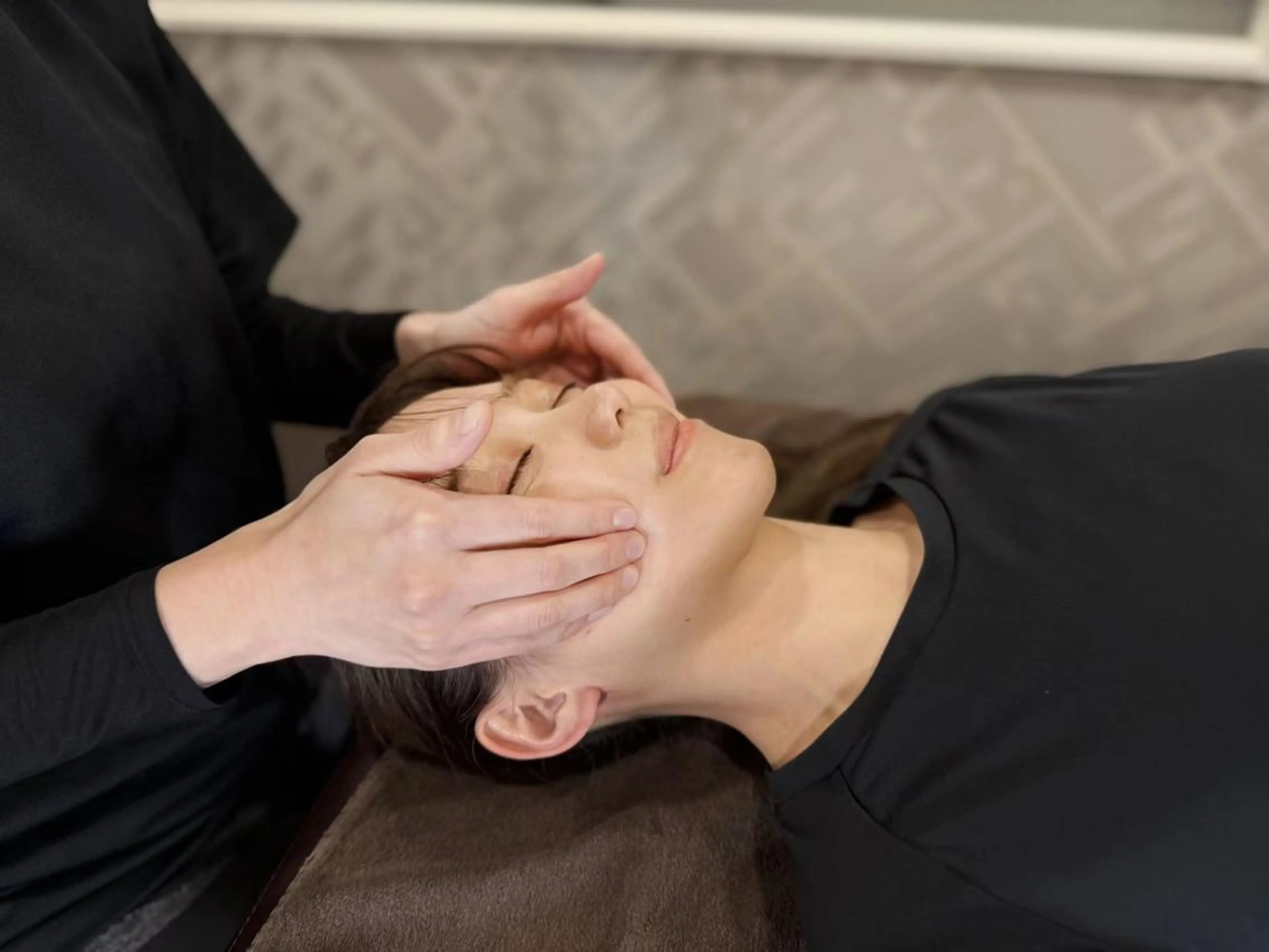 【エラ/ムクミ/二重アゴ/クマ】顔筋もみほぐし+首マッサージ40分7700円→の写真