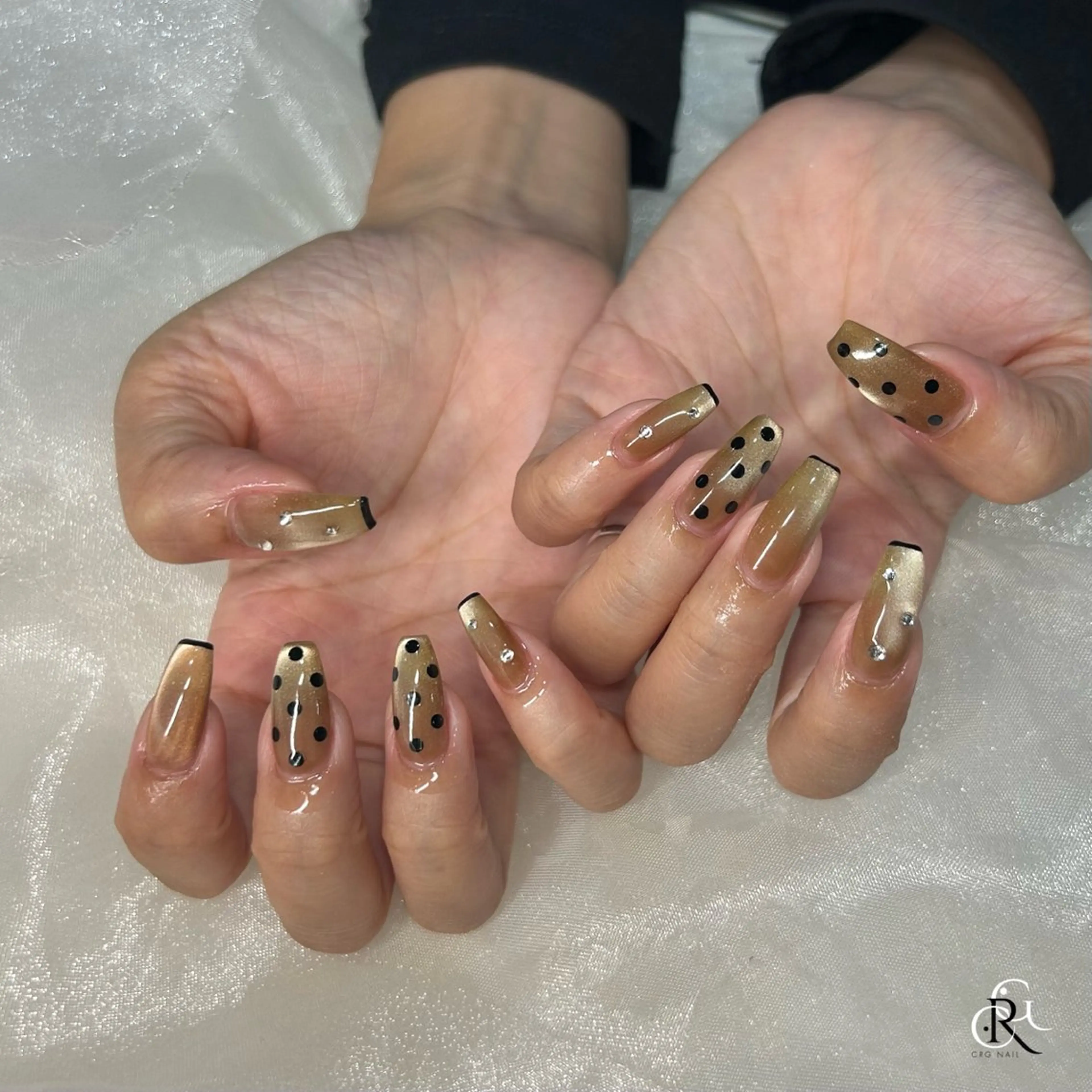 セミロング ハンドネイル 美フォルムスカルプ✨ RENAのネイルデザイン