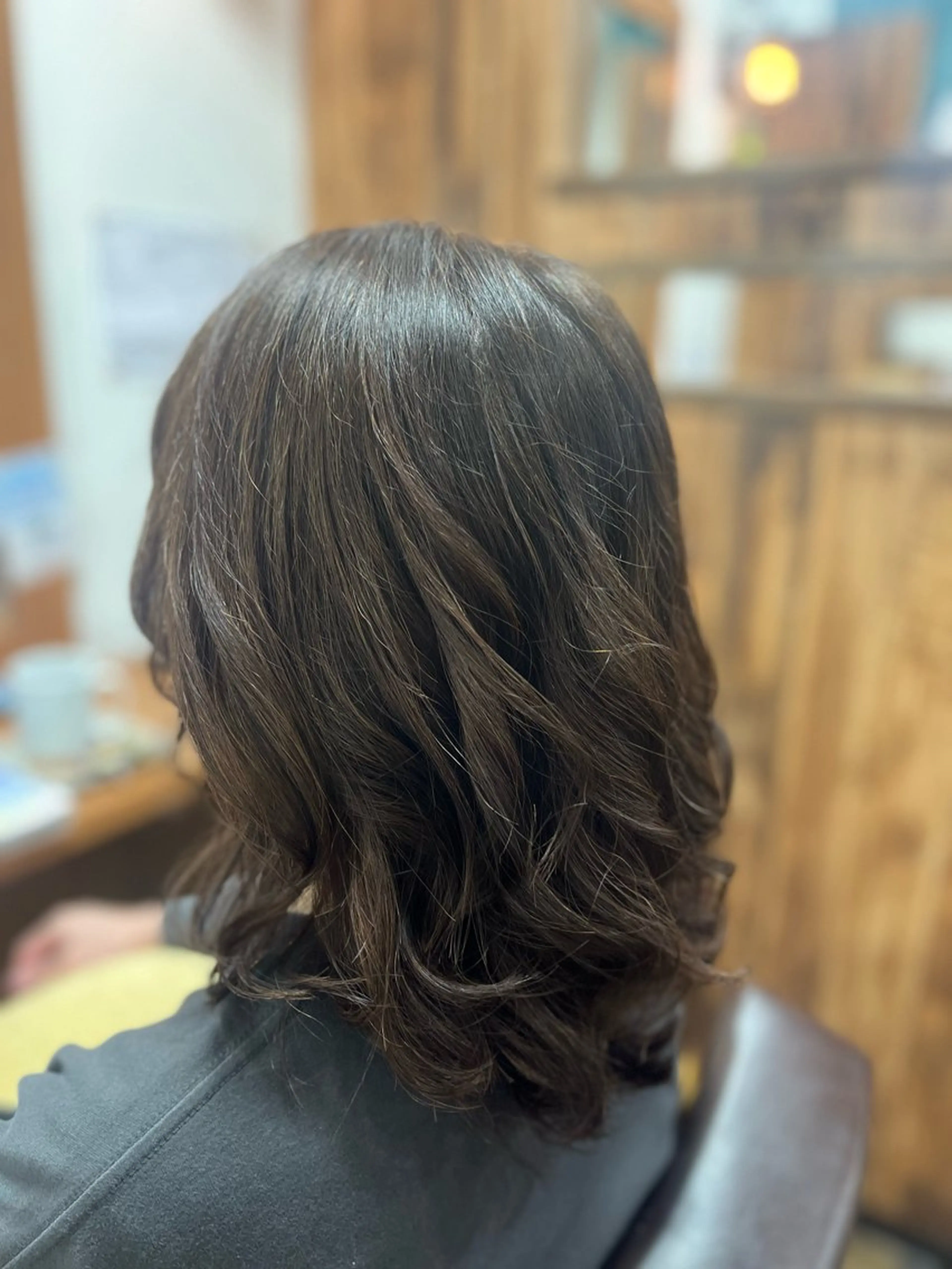 ミディアム カラー 佐々木 美希のヘアスタイル