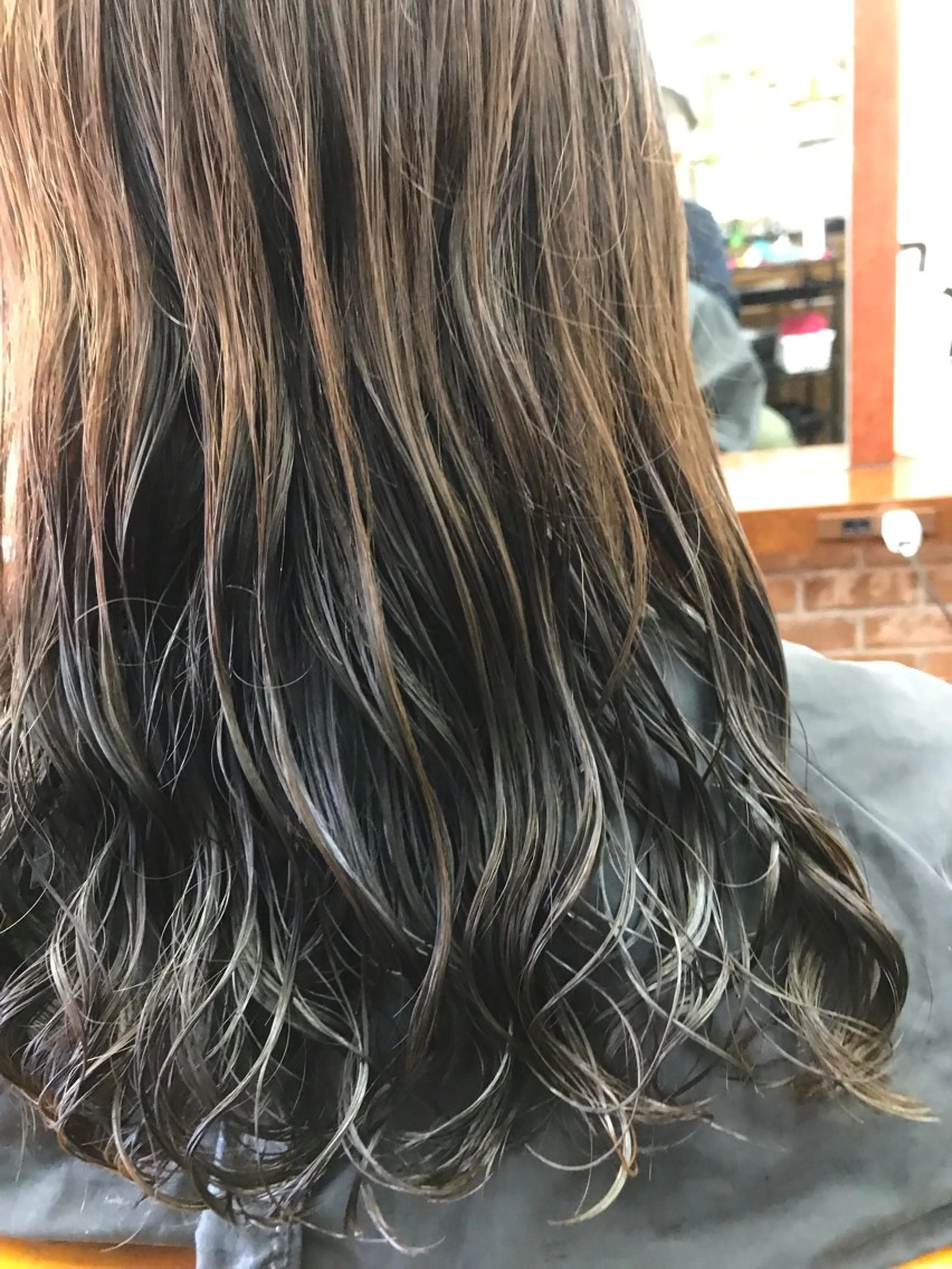 セミロング パーマ 桧山 真のヘアスタイル