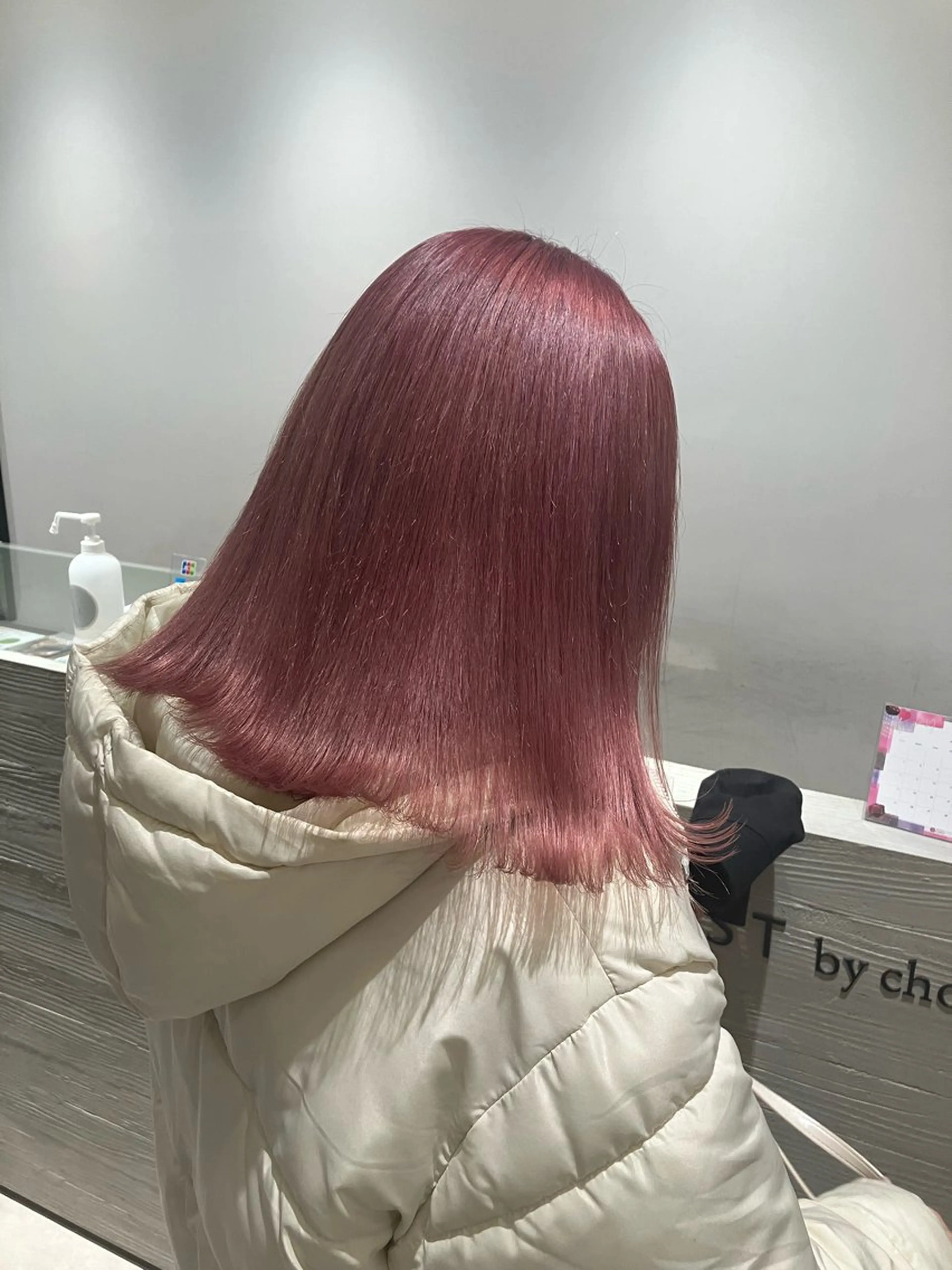 セミロング カラー ピンクカラー サキ🤍ハイトーン 🩰くびれ巻きヘアのヘアスタイル