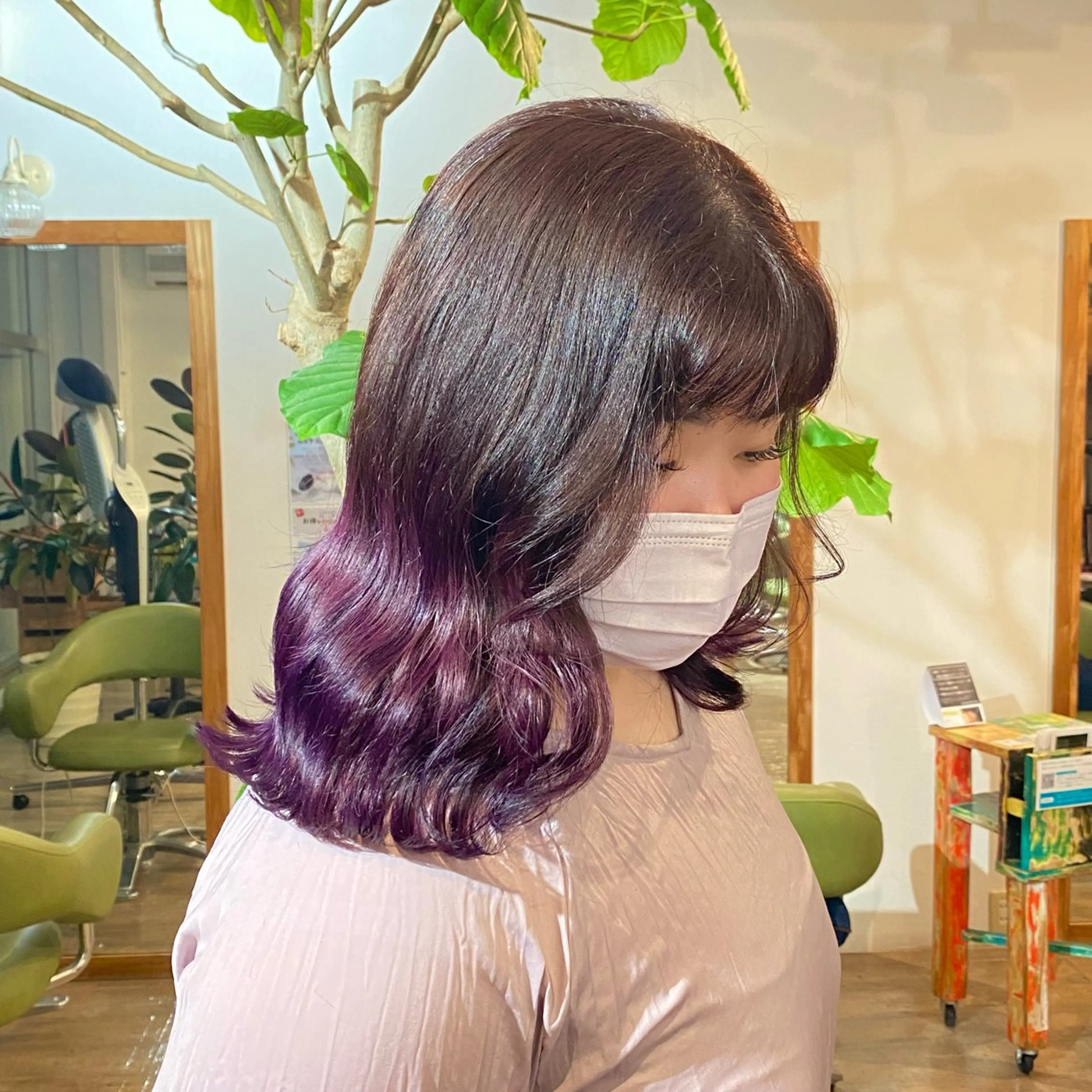 セミロング カラー 白上 愛佳のヘアスタイル