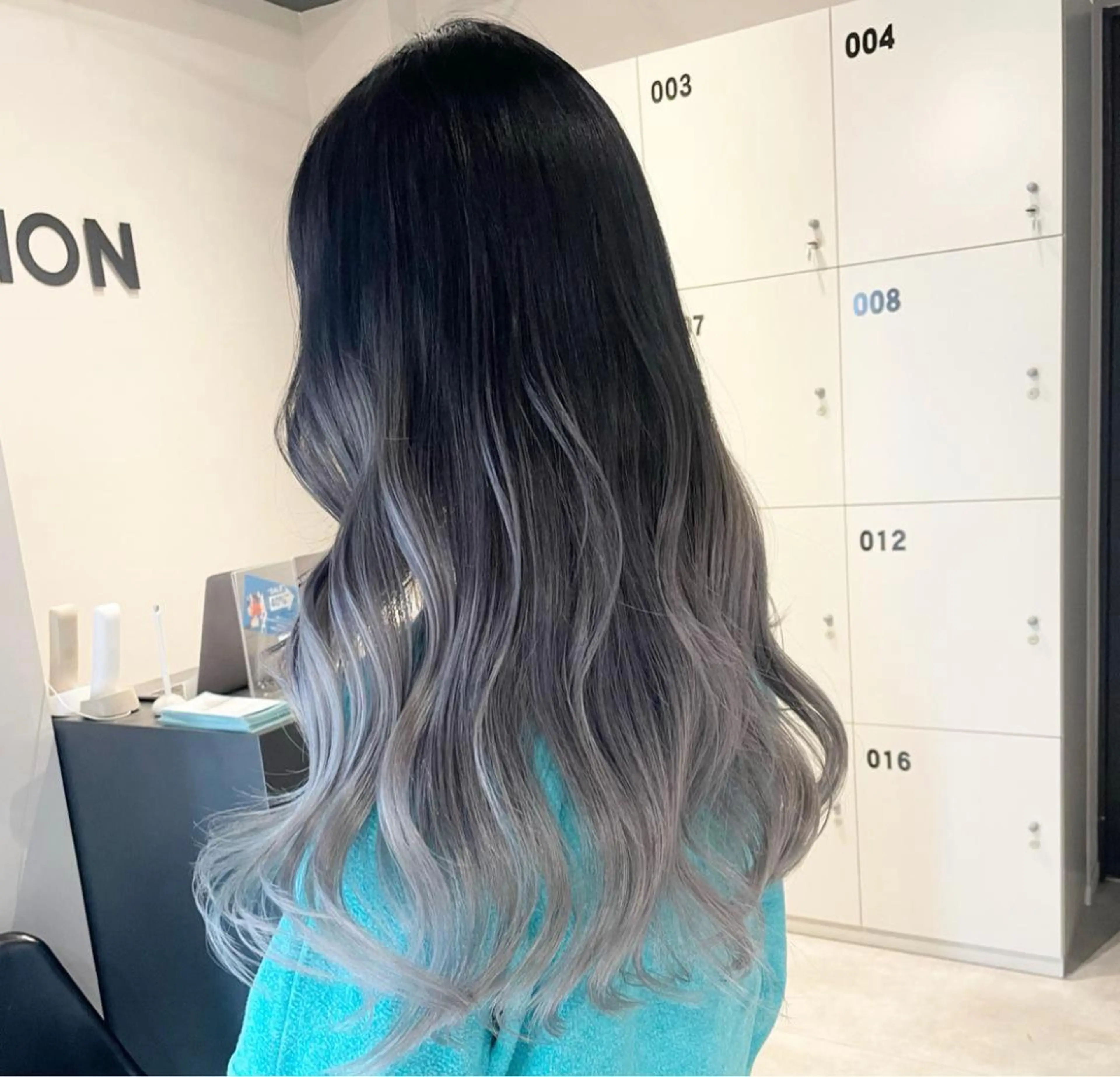 ミディアム カラー グラデーションカラー ブリーチ👩‍🦳/ ‪✂︎MANAMIのヘアスタイル