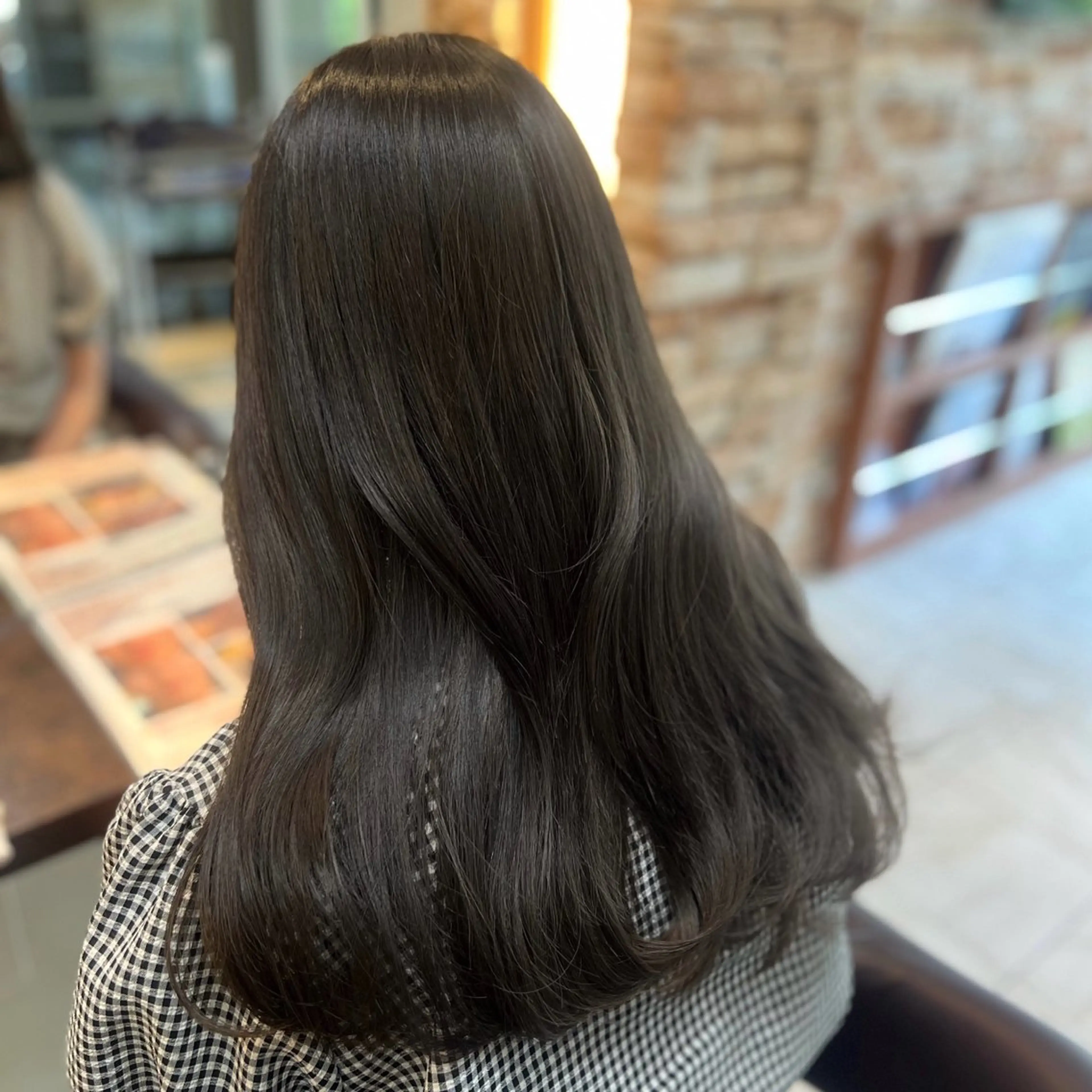 セミロング カラー 黒髪 透明感カラー ダブルカラー グレージュ オリーブグレージュ Luana .Rioneのマツエク・マツパデザイン