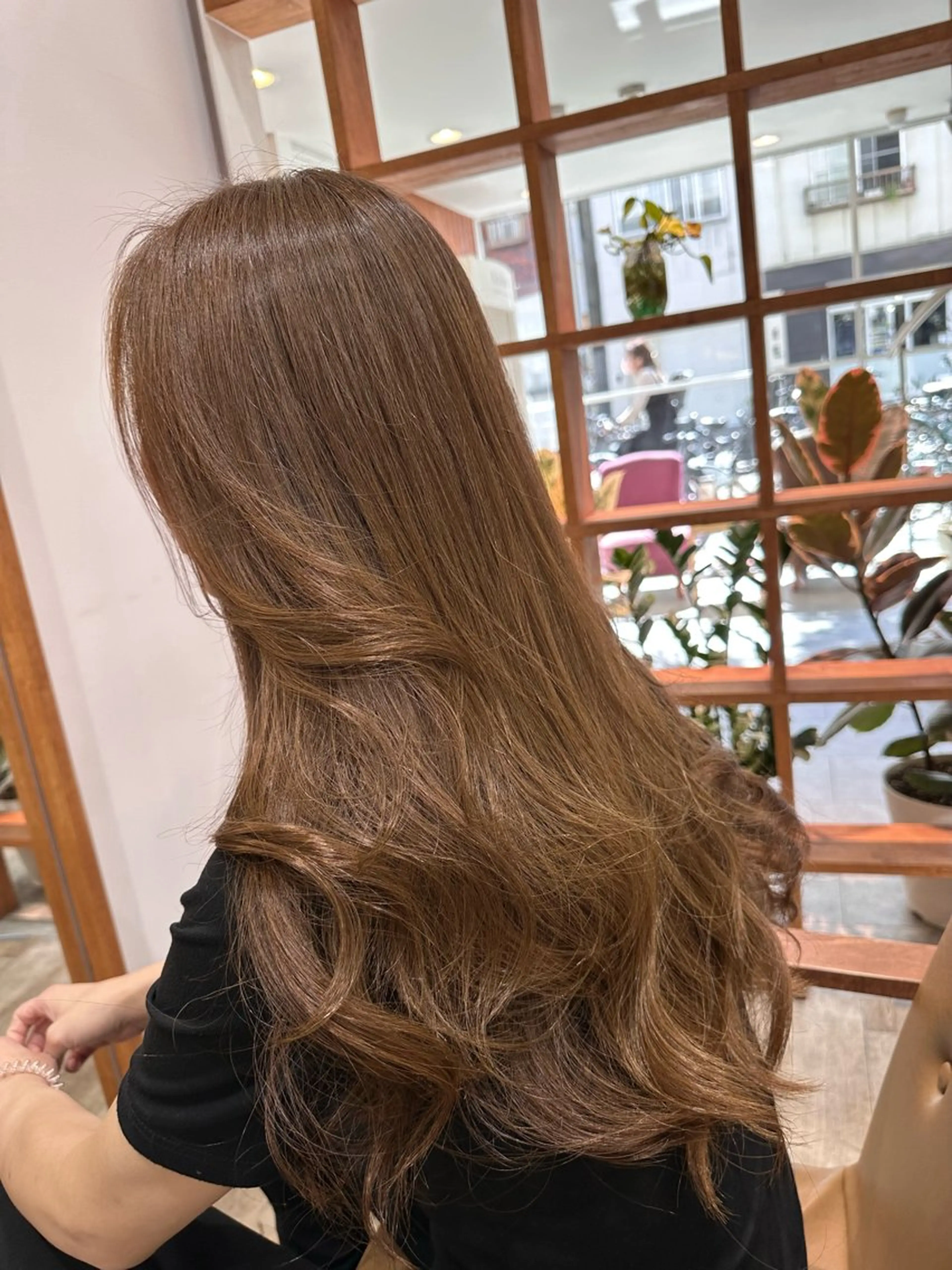 ロング カラー ロングレイヤー アッシュ ベージュカラー ブリーチ ブラウンカラー 堀江/レイヤーカット 𝒀𝑼𝑻𝑶のヘアスタイル