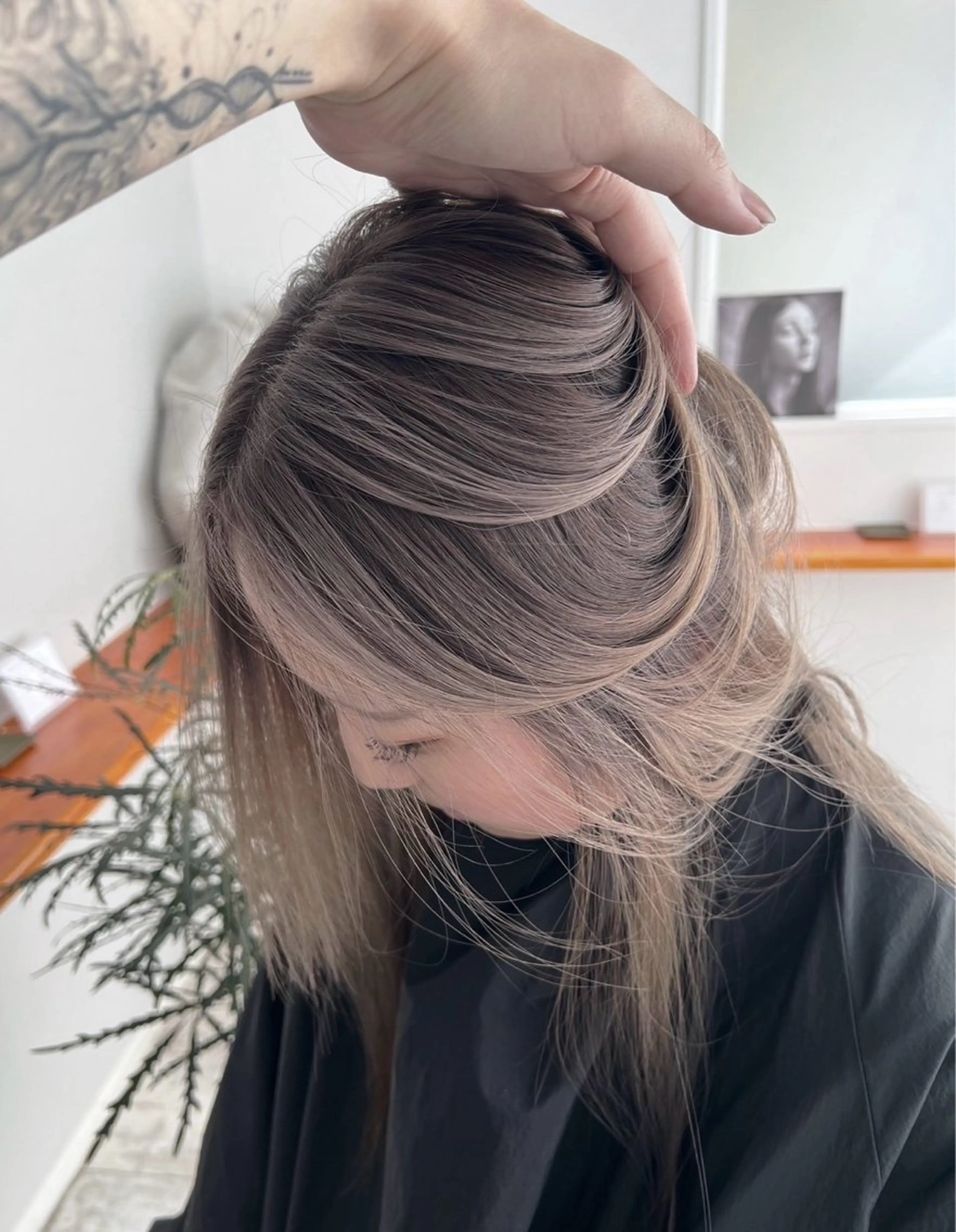 セミロング カラー バレイヤージュ ベージュカラー ホワイトベージュ レイヤーカット ヘアカラー トリートメント ROBIN所属・指名数No.1 /NAOYAのヘアスタイル