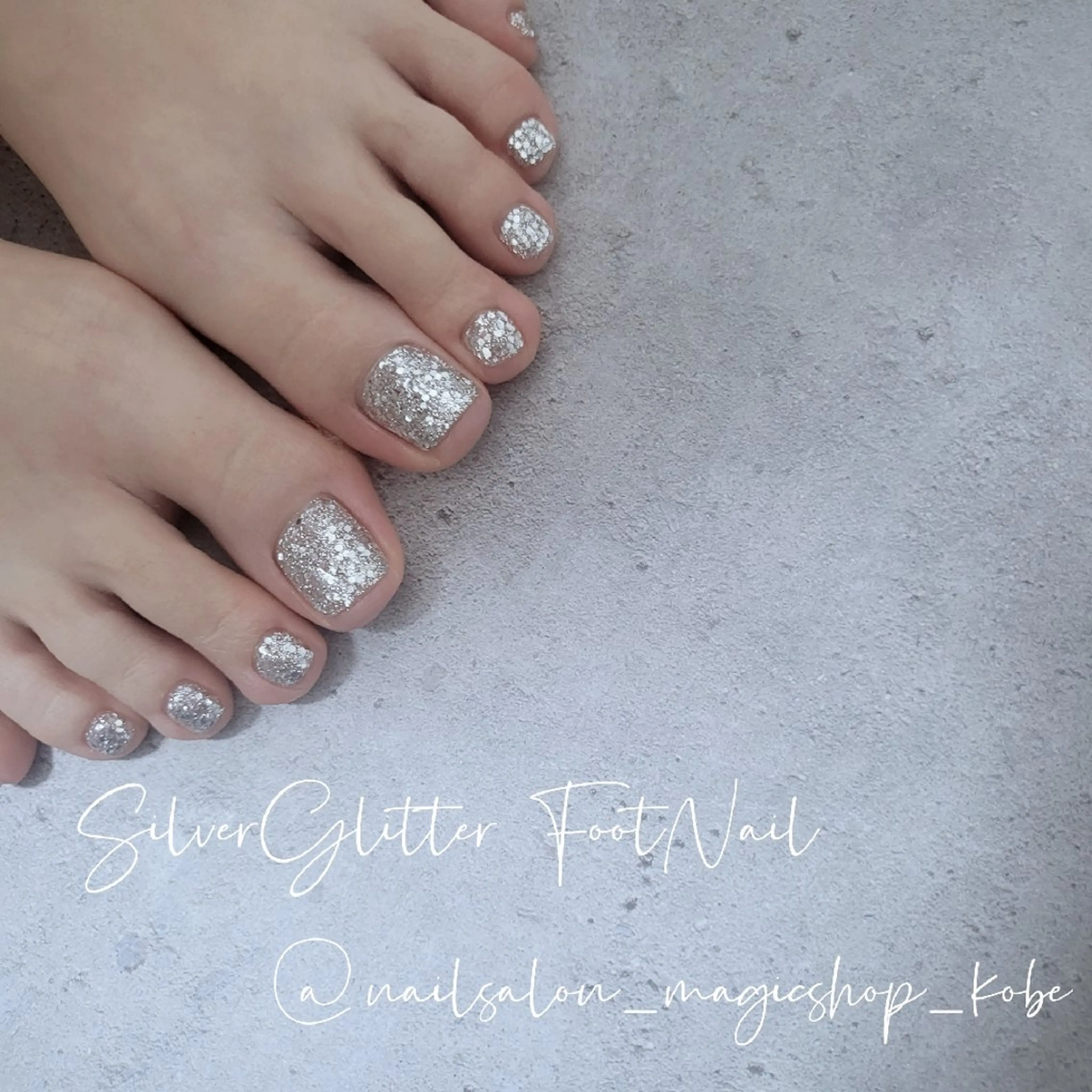 ネイル フットネイル ジェルネイル ラメ(グリッター) ワンカラーネイル シルバー フットネイル Nailsalon MagicShopのネイルデザイン