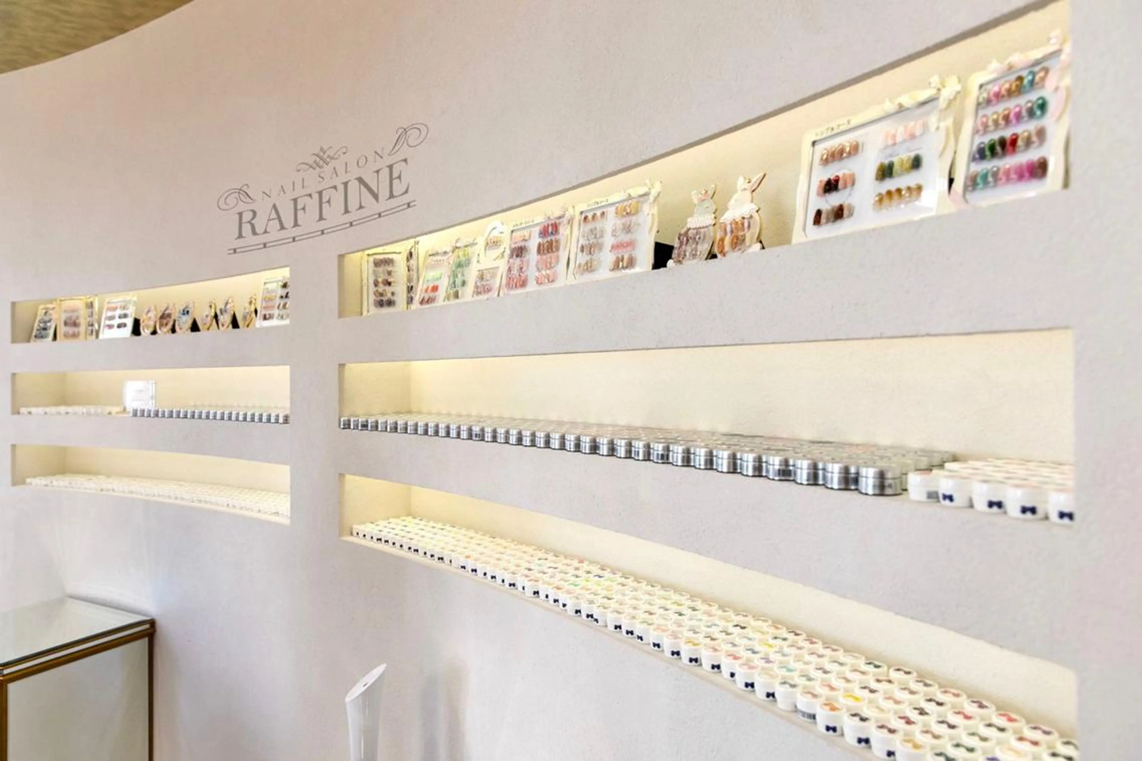 RAFFINE haru🦋🩵のネイルデザイン