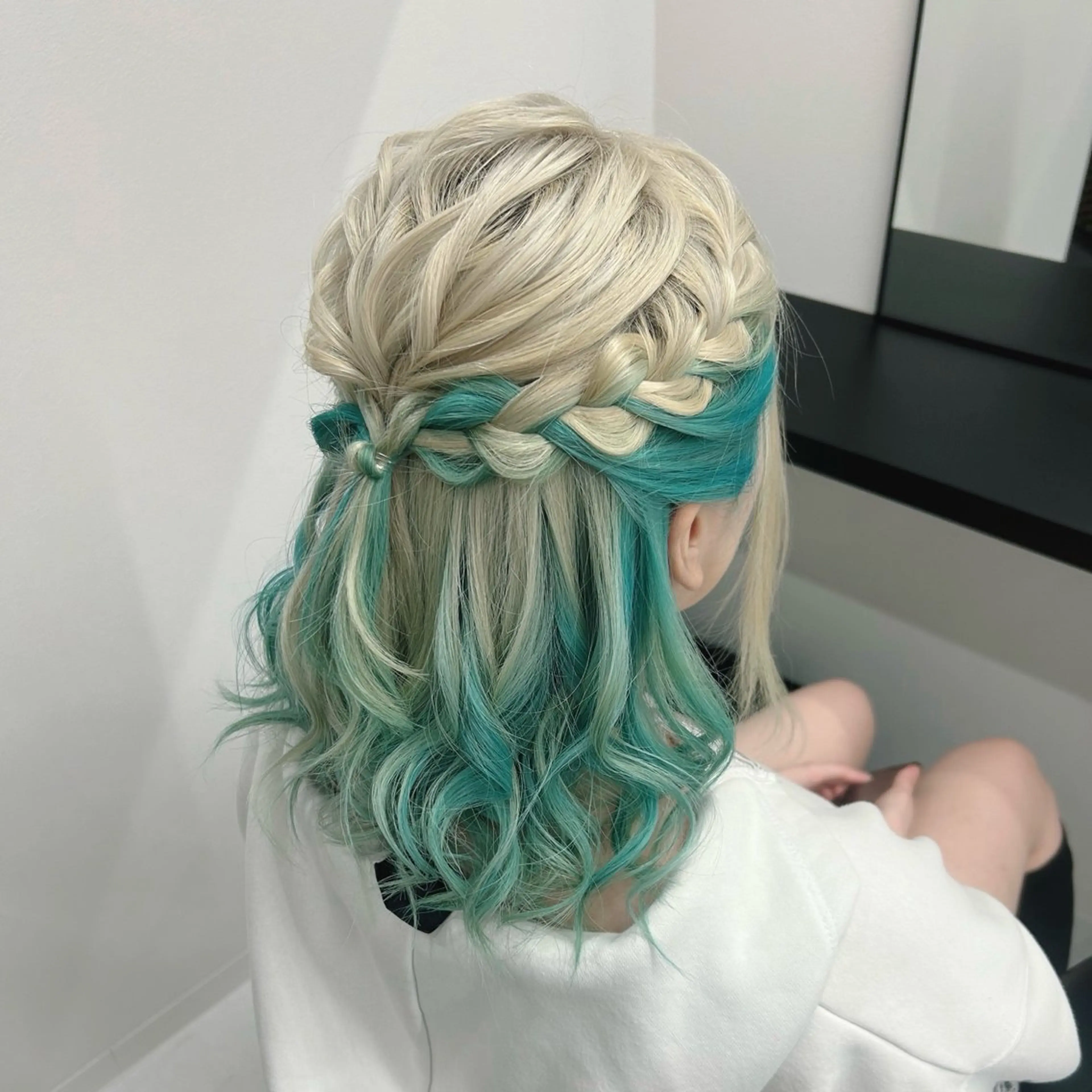 ミディアム ヘアアレンジ ハーフアップ ヘアセット MILD by17 🤍ゆめか🤍のヘアスタイル