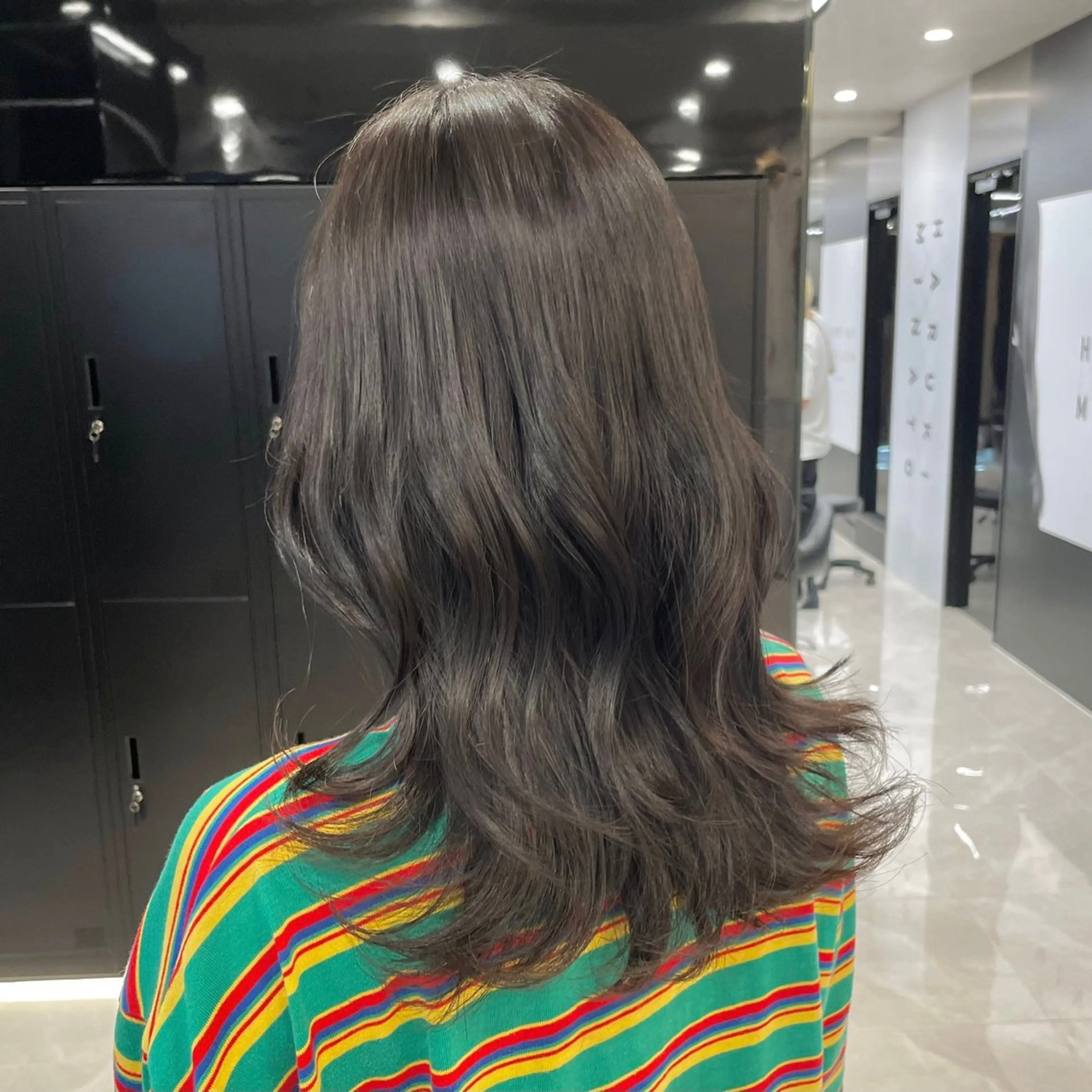 ミディアム カラー ヘアアレンジ 透明感カラー グレージュ 新宿/顔周りカット/ レイヤー/がっきーのヘアスタイル