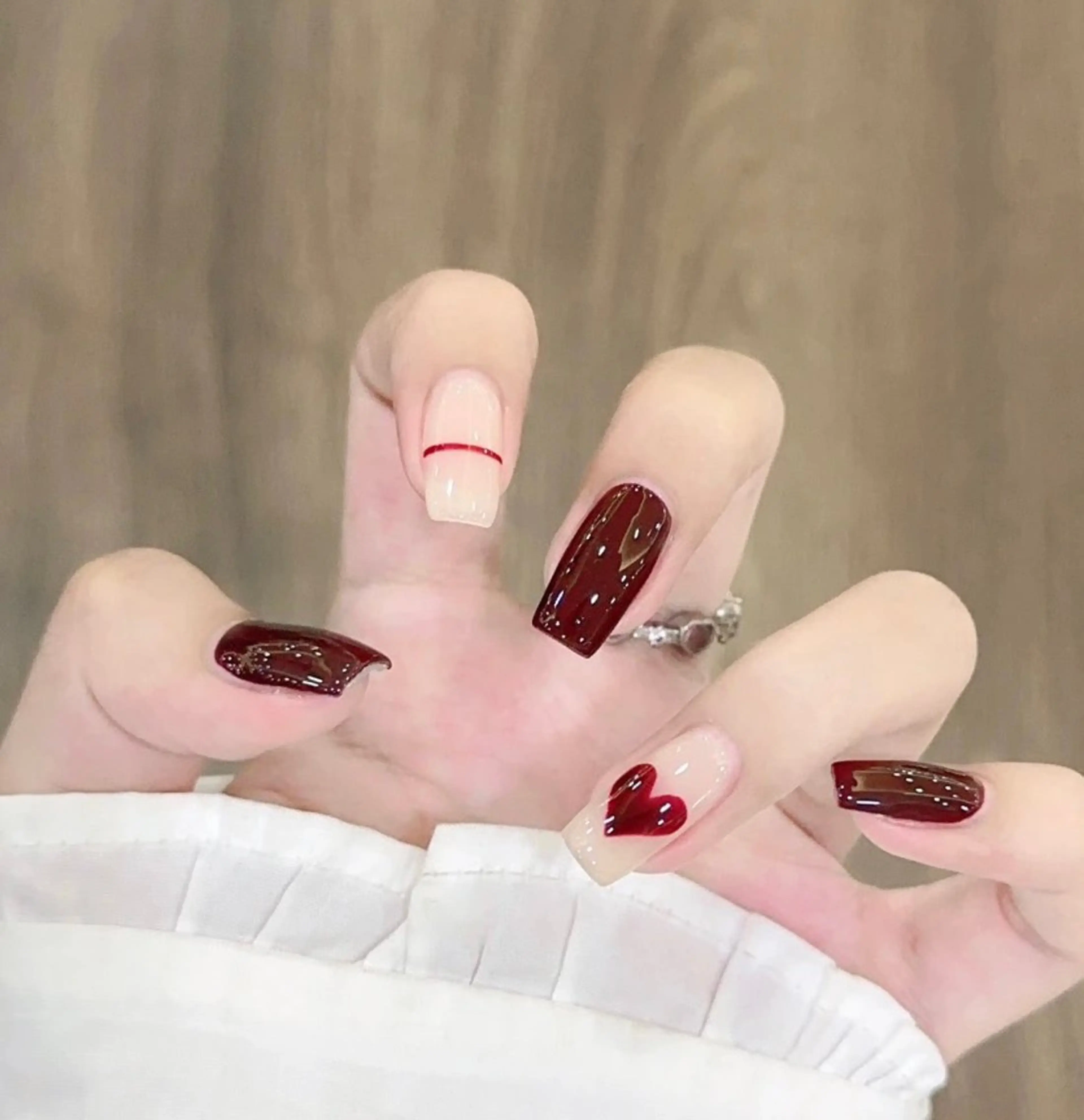 ネイル シンプルネイル バレンタイン リボン、ガーリー パーツ放題専門店のネイルデザイン