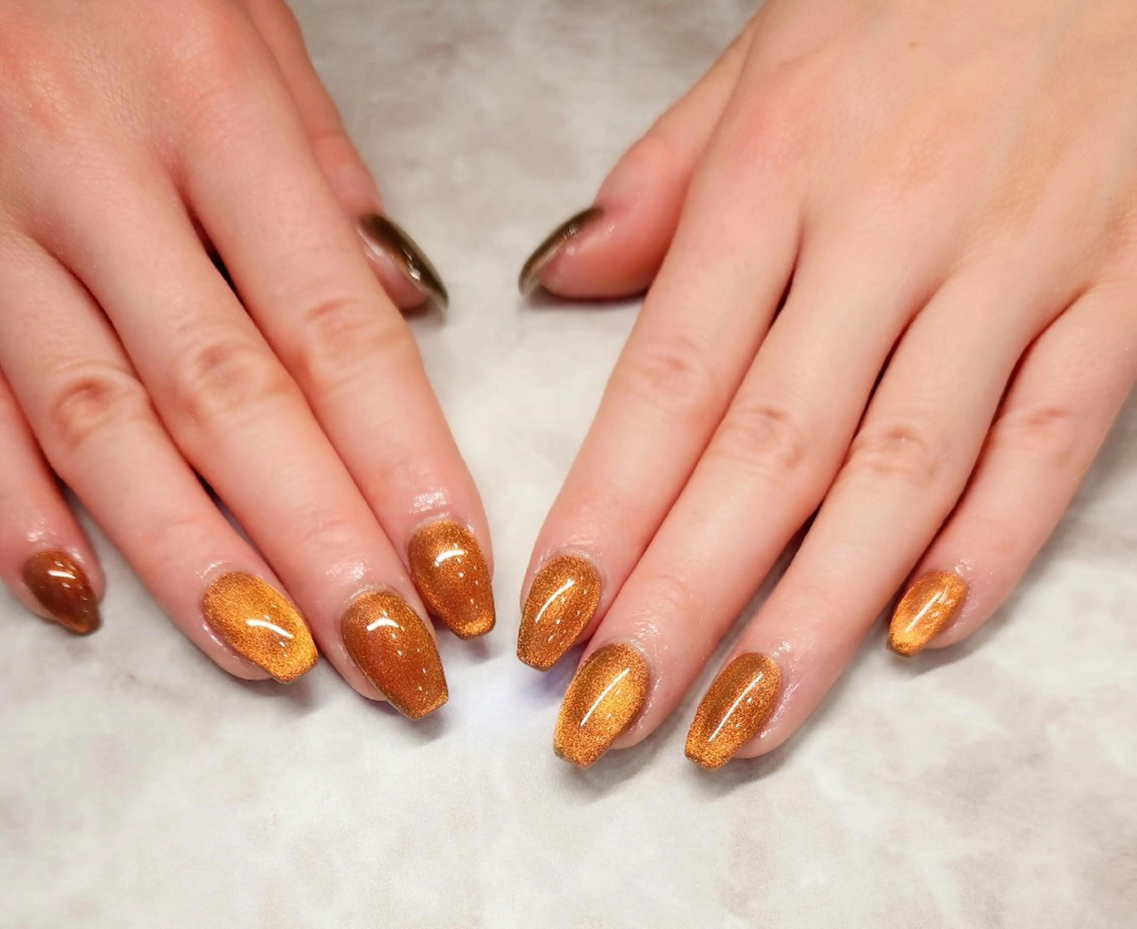 ネイル ブラウン マグネットネイル オレンジ I.プライベート ネイルサロンのネイルデザイン