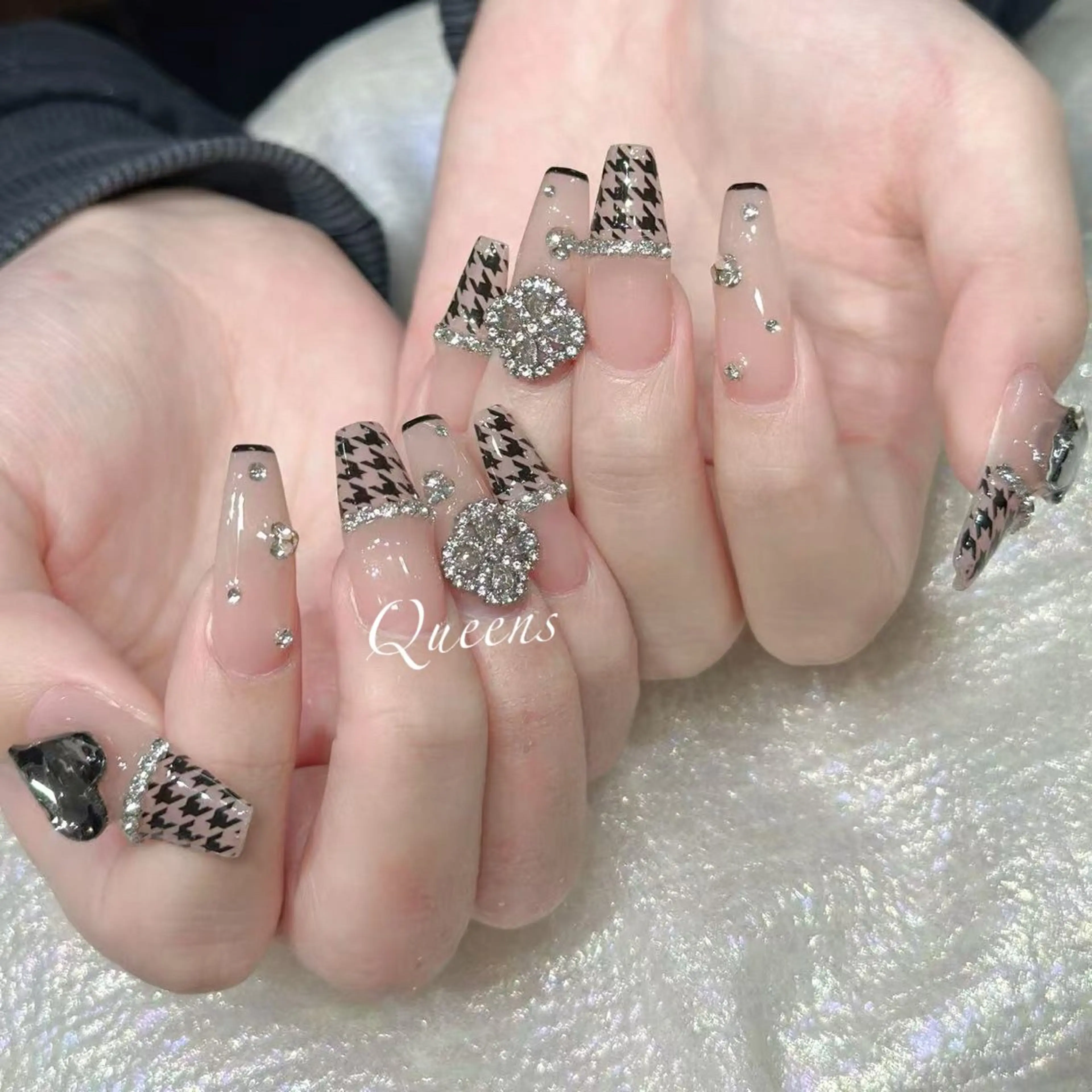 ネイル ハンドネイル Queens ひなのネイルデザイン