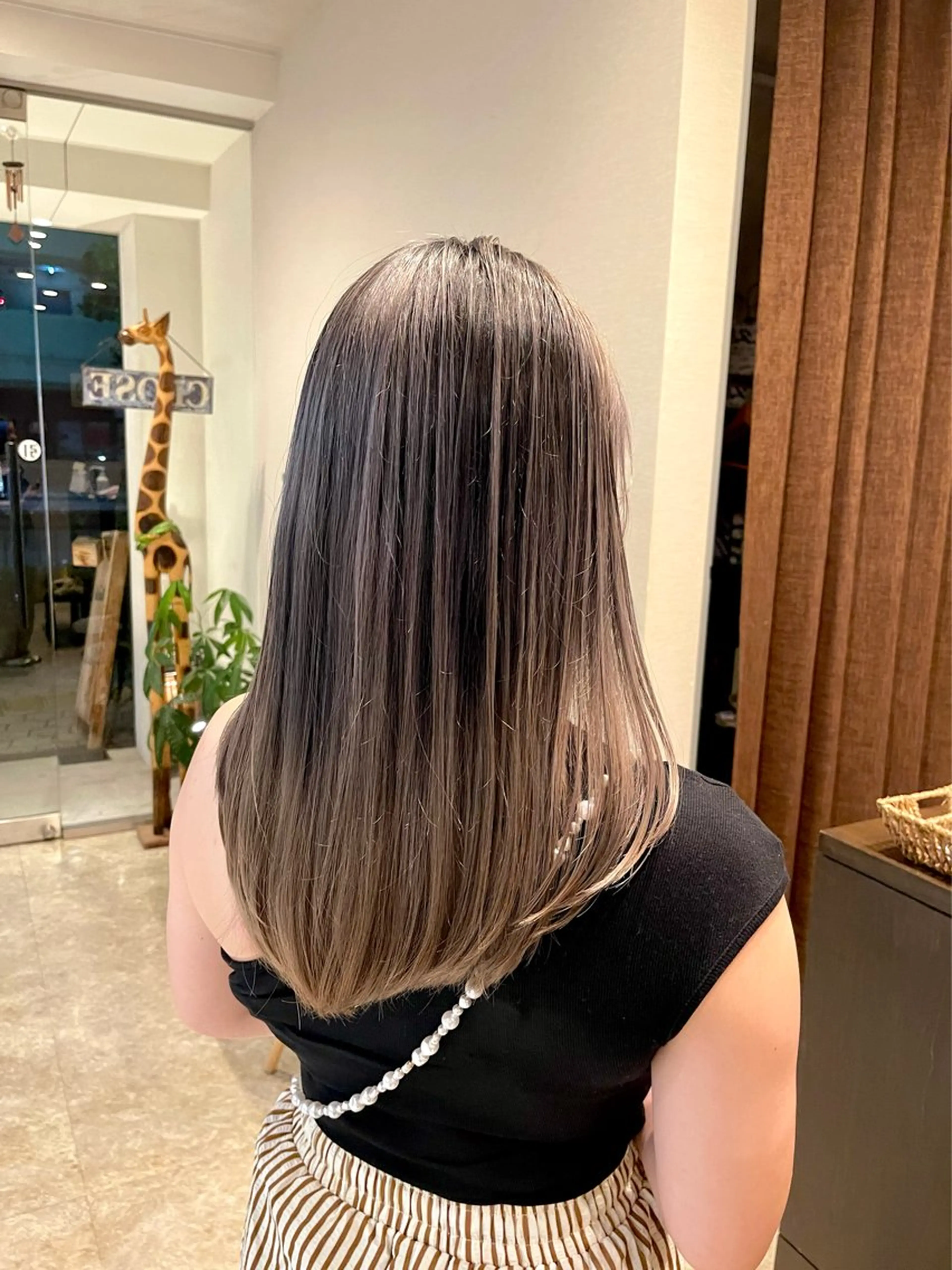 ミディアム レイヤーカット ヘアカラー 尼丁 勇磨のヘアスタイル