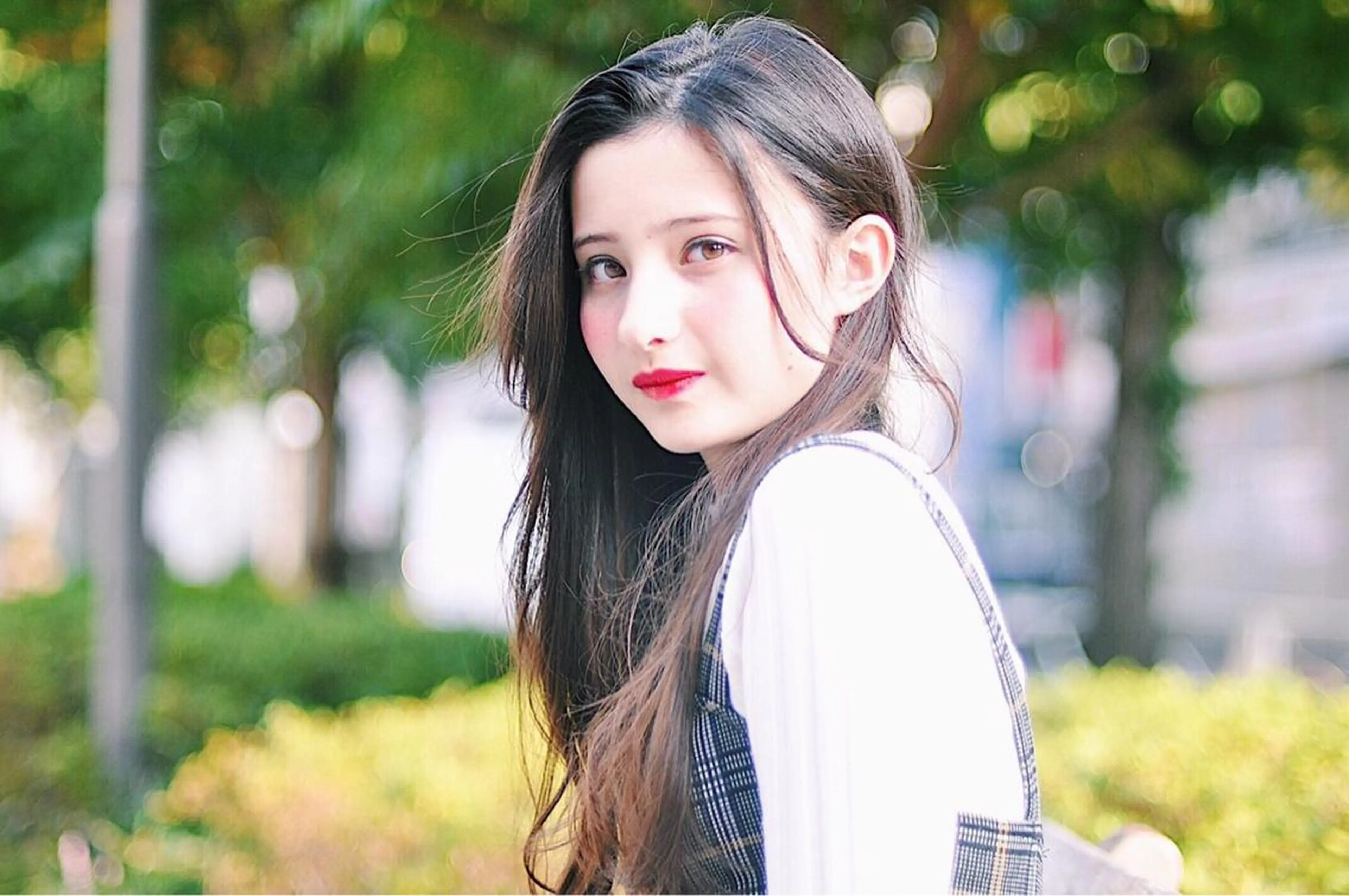 ミディアム カラー 藤原 ちひろのヘアスタイル