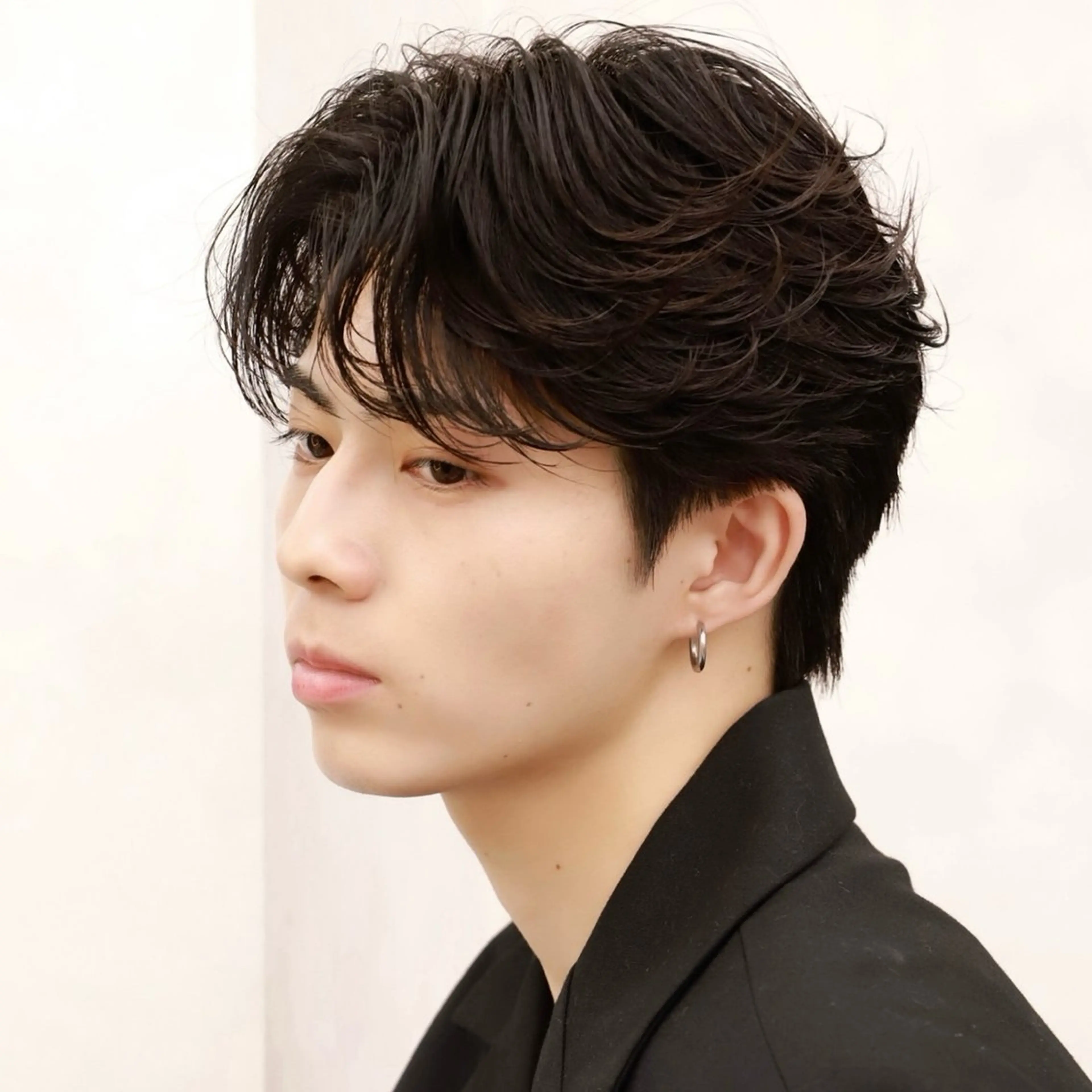 ミディアム パーマ メンズ ミディアムパーマ フェザーパーマ メンズパーマ カット パーマ クロスパーマ×曲がる 縮毛矯正🫧あゆみのヘアスタイル