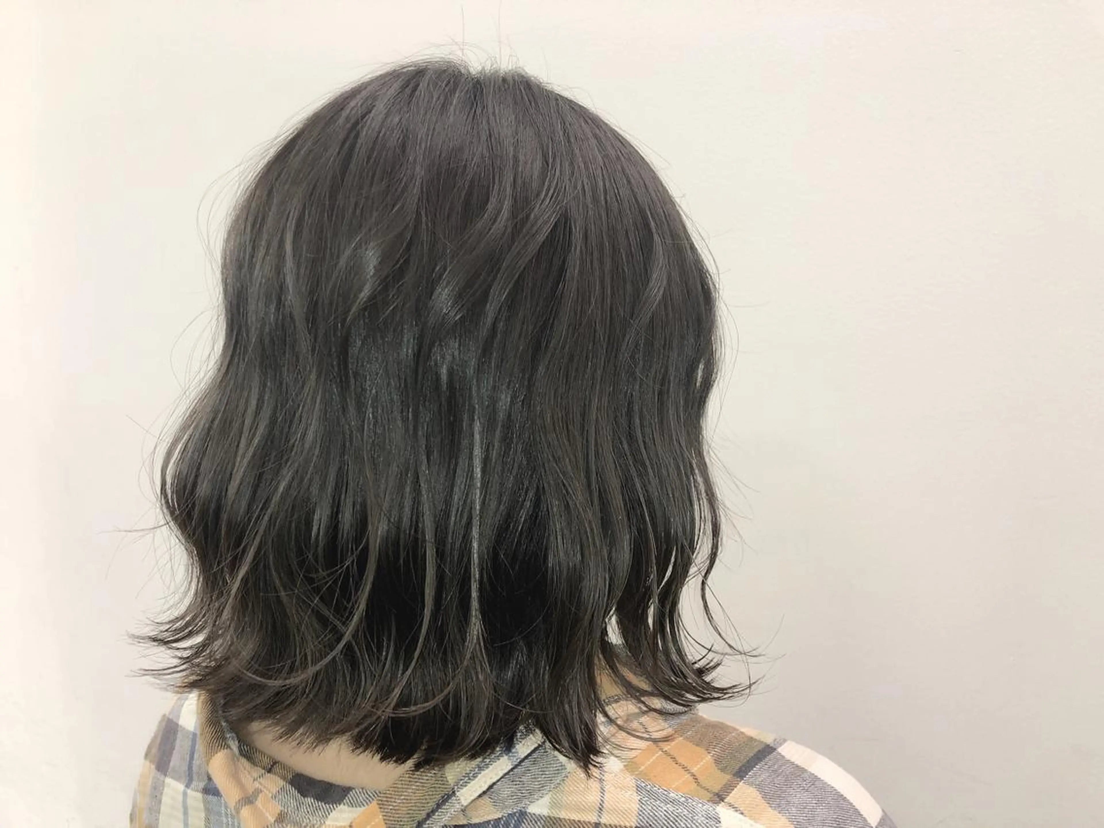 ミディアム カラー アッシュ メンズ レイヤー ウルフ 弓木啓輔のヘアスタイル