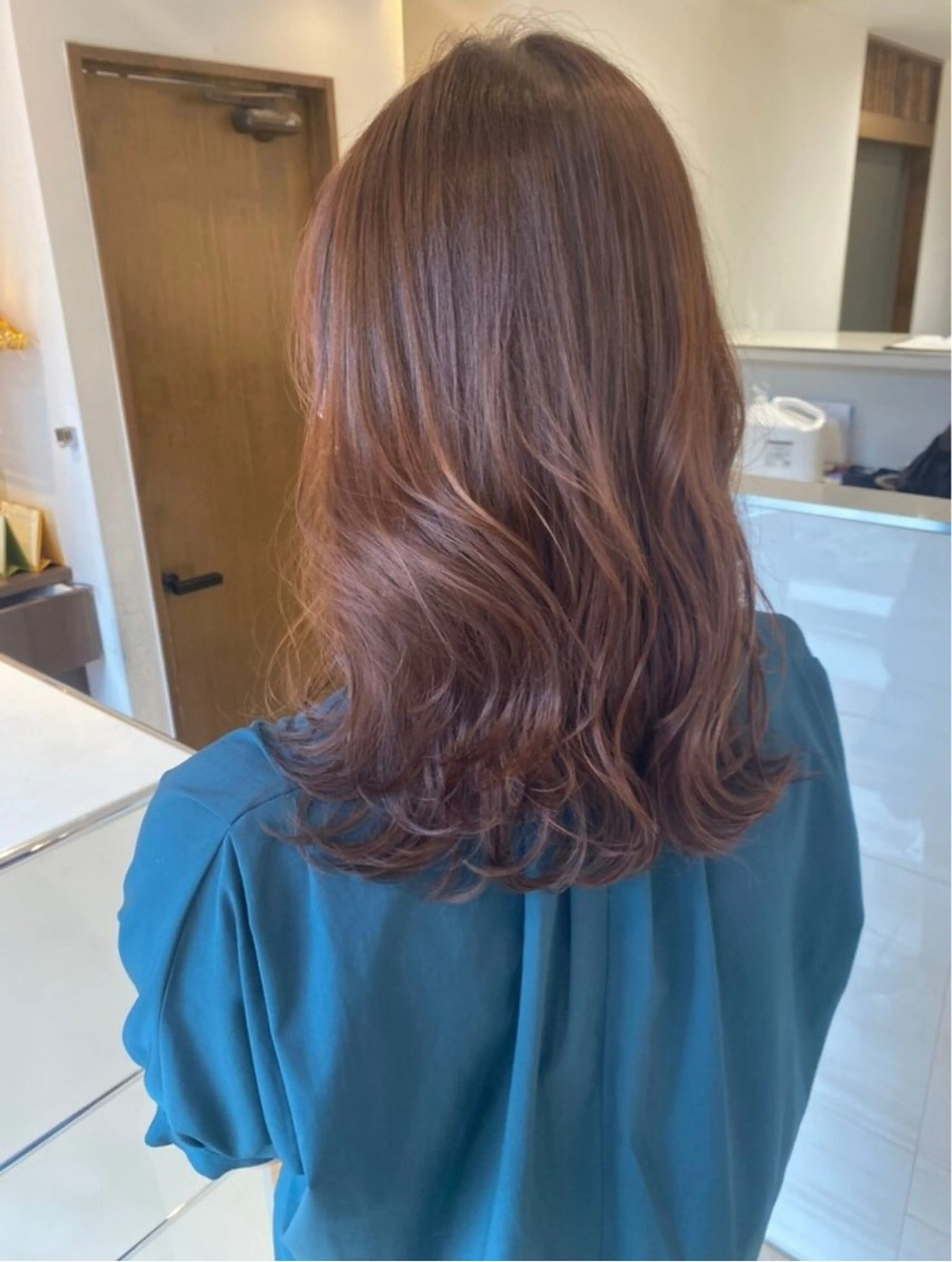 セミロング カラー 清水 梨夏のヘアスタイル