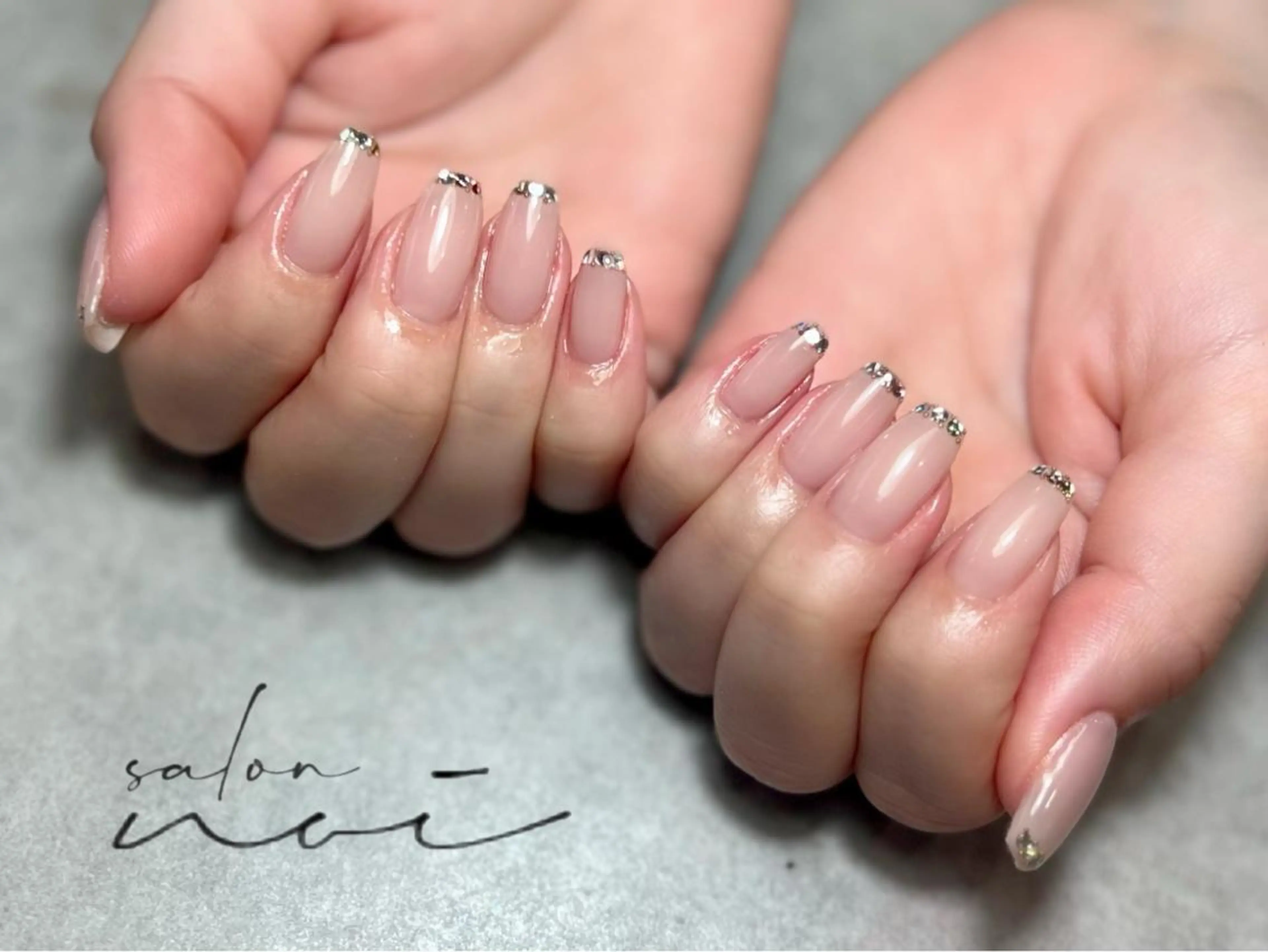 ネイル フレンチネイル ストーンネイル ハンドネイル salon noiのネイルデザイン