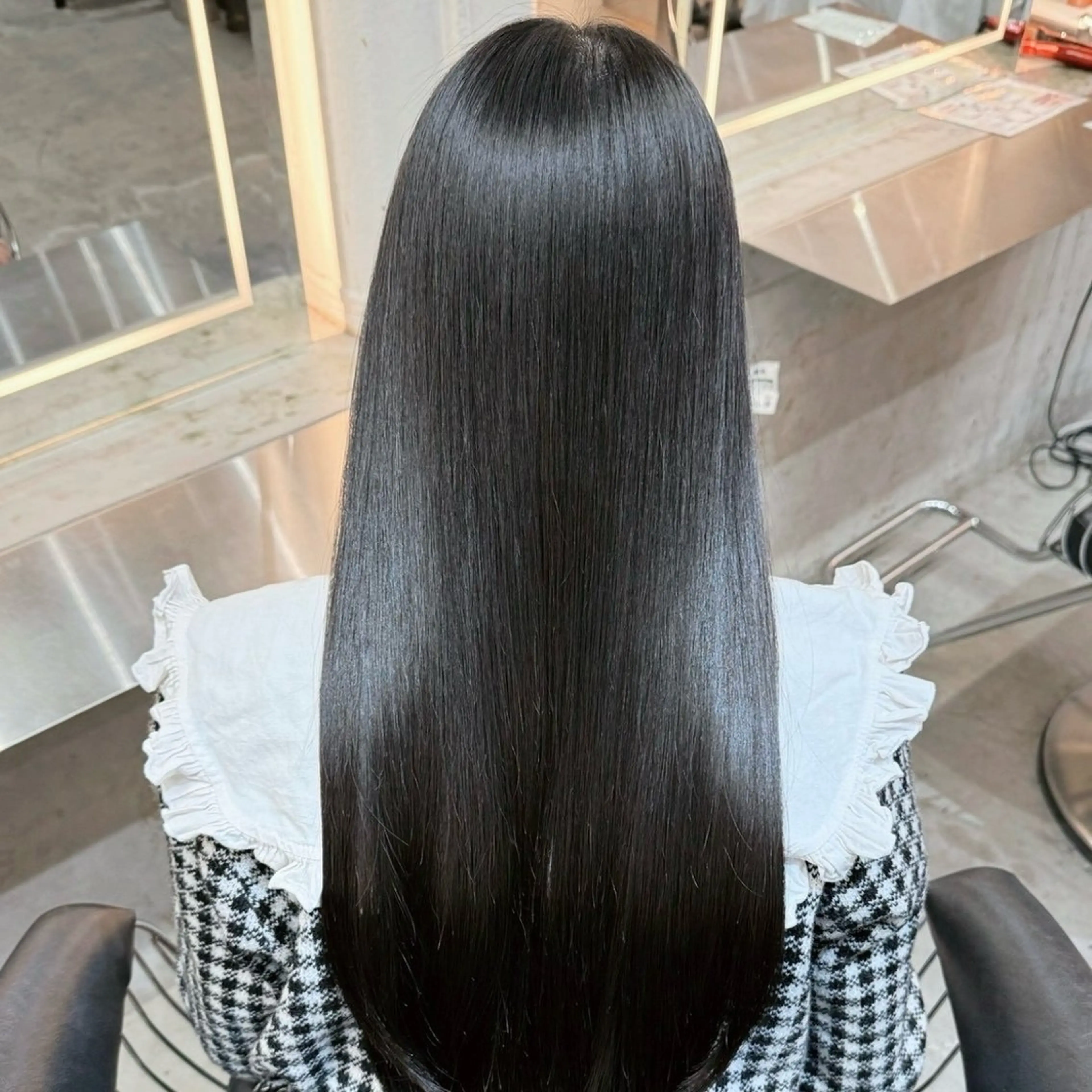 ロング カラー 黒髪 堀井 有沙のヘアスタイル