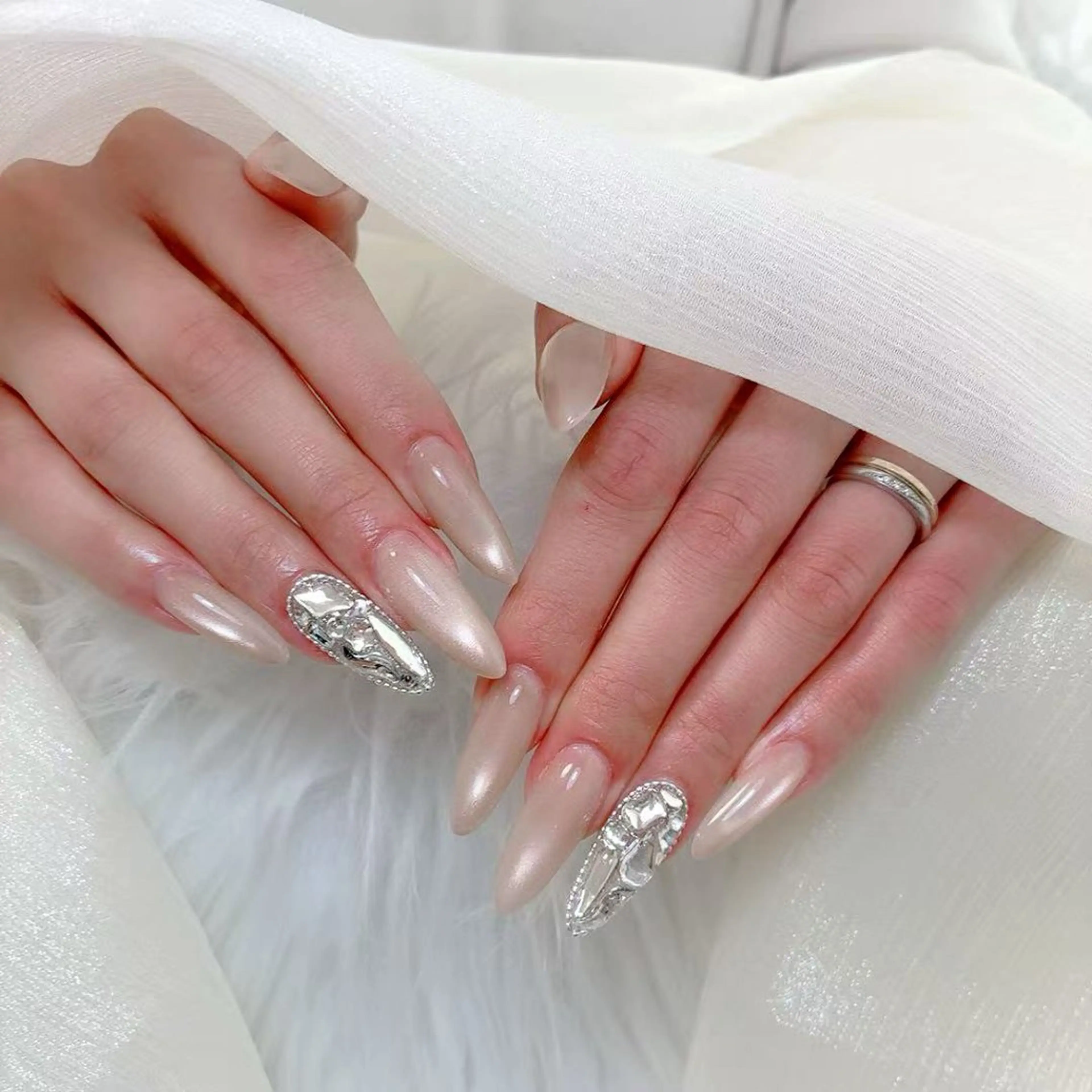 ネイル アニマル柄 チークネイル 成人式 フラッシュネイル フットネイル ハンドネイル B·U Nail大宮 長さだし専門店のネイルデザイン