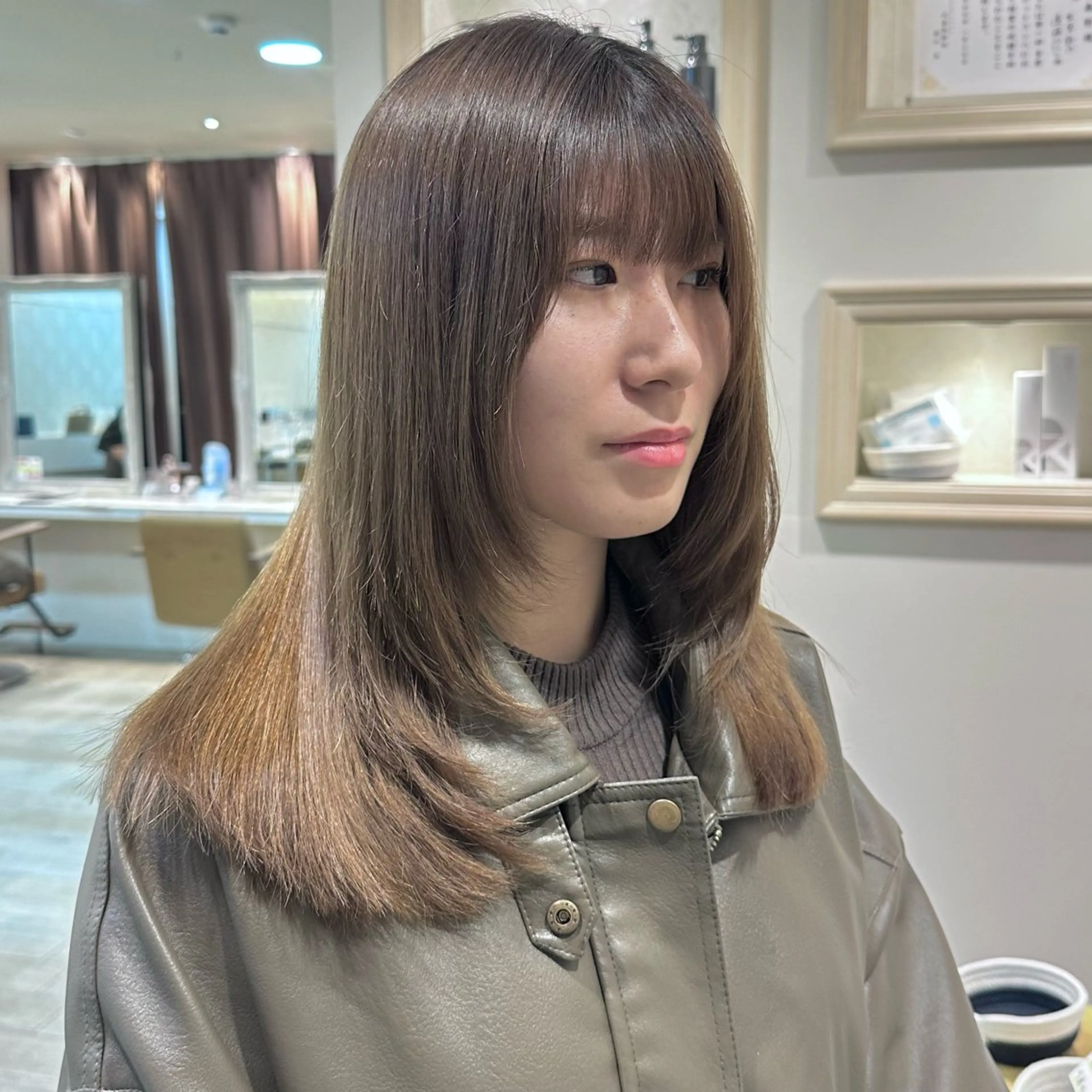 ミディアム カラー ヘアアレンジ カット トリートメント ヘアセット 韓国ヘア/レイヤー 顔周りカット/ユキナのヘアスタイル