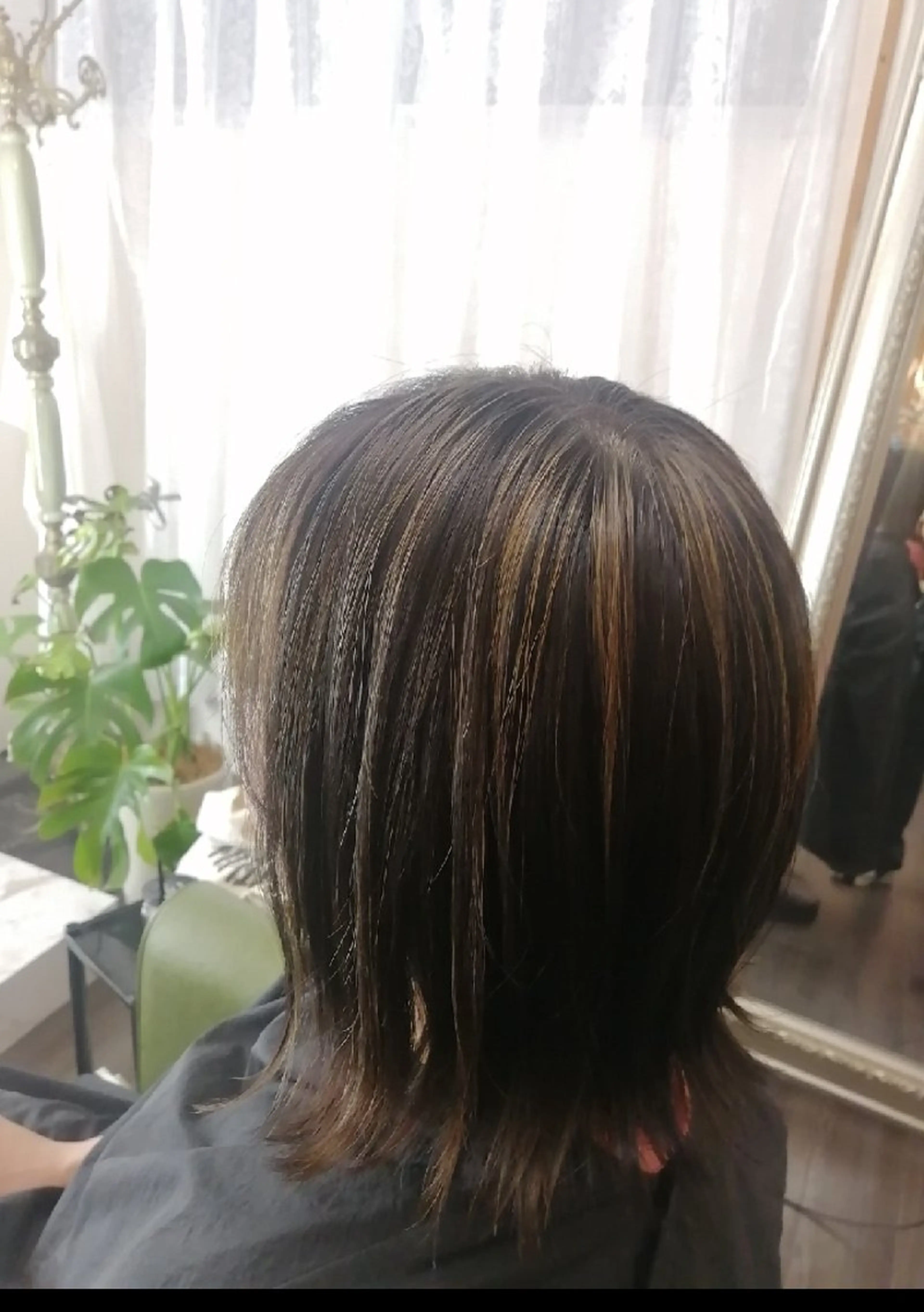 ミディアム カラー D/i |Y/no. 〈夜スパ17時〜〉のヘアスタイル