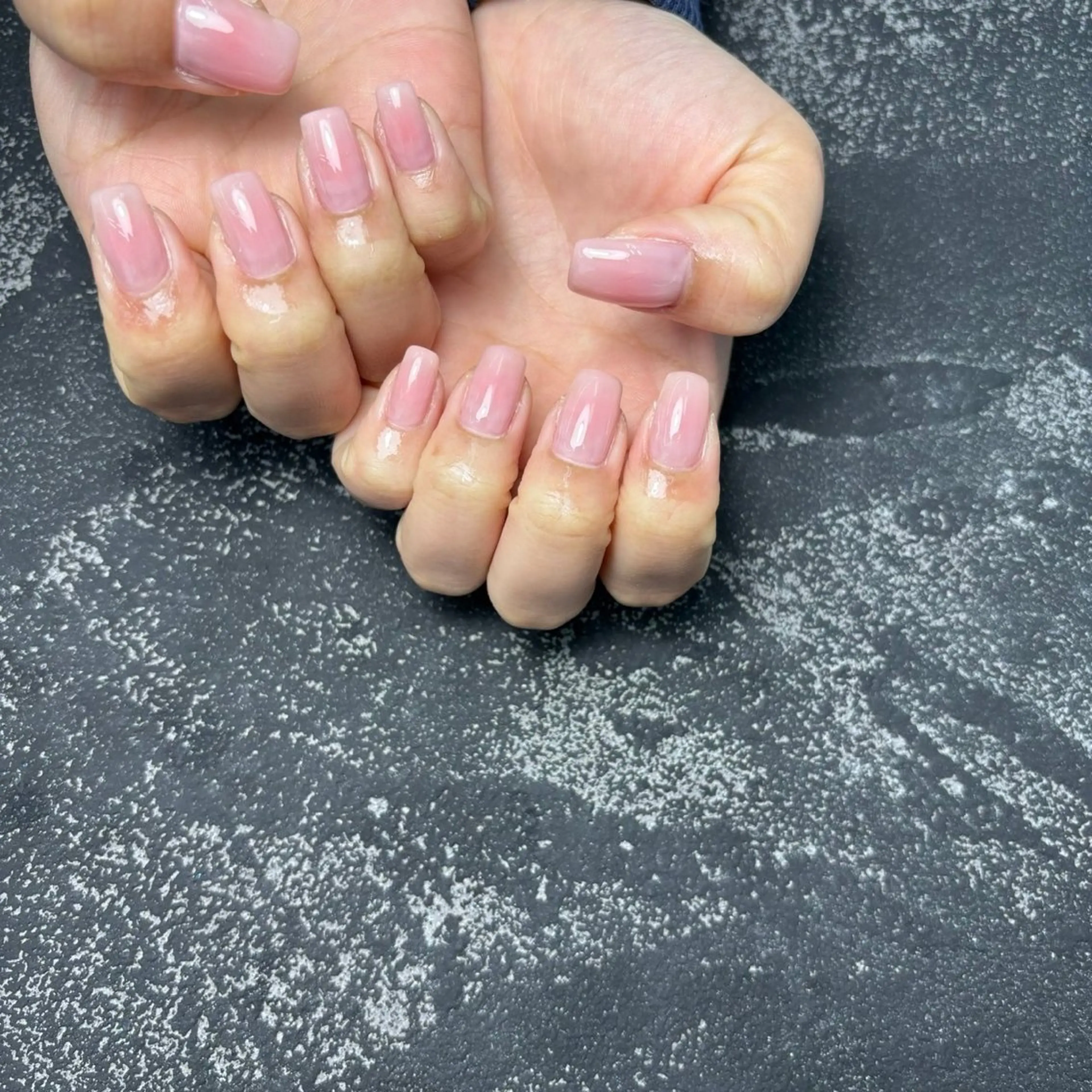 ネイル オフィスネイル ワンカラーネイル ピンク ピンクベージュ シンプルネイル ハンドネイル Quee Stllaのネイルデザイン