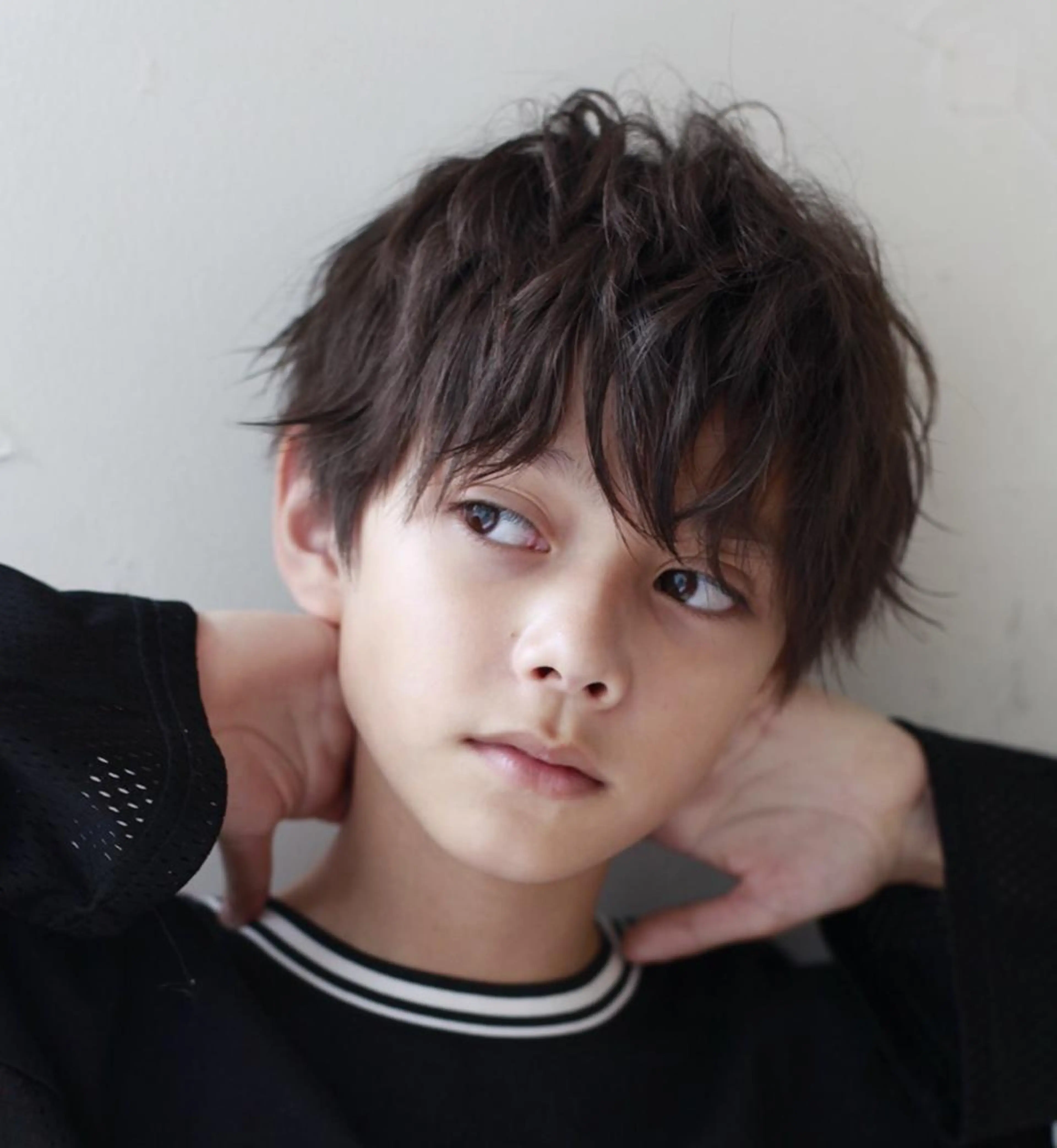 メンズ 渡部凌我 小顔ウルフ ハイトーンカラーのヘアスタイル