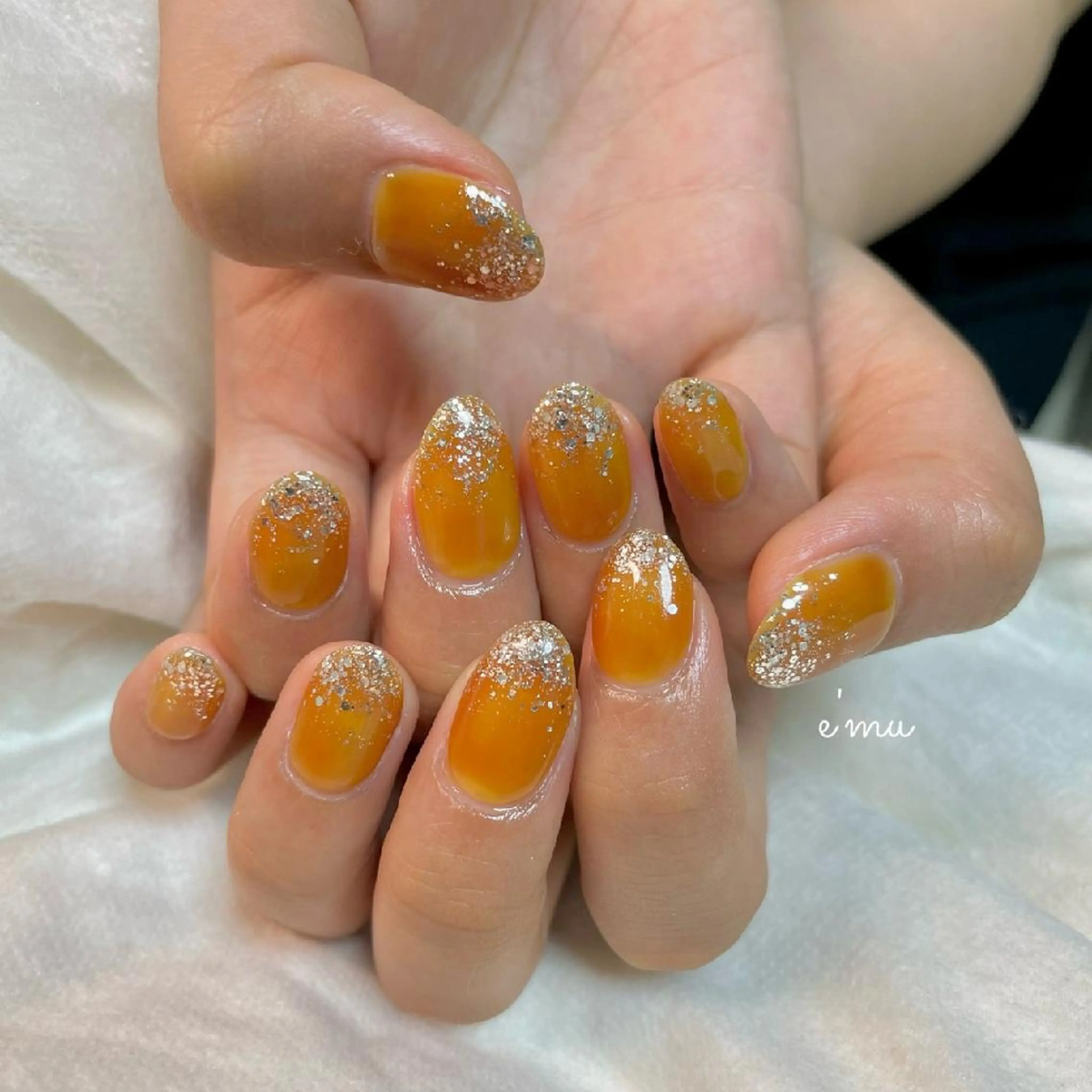 ネイル キラキラネイル オレンジ シンプルネイル ハンドネイル nail salon e'mu💐のネイルデザイン