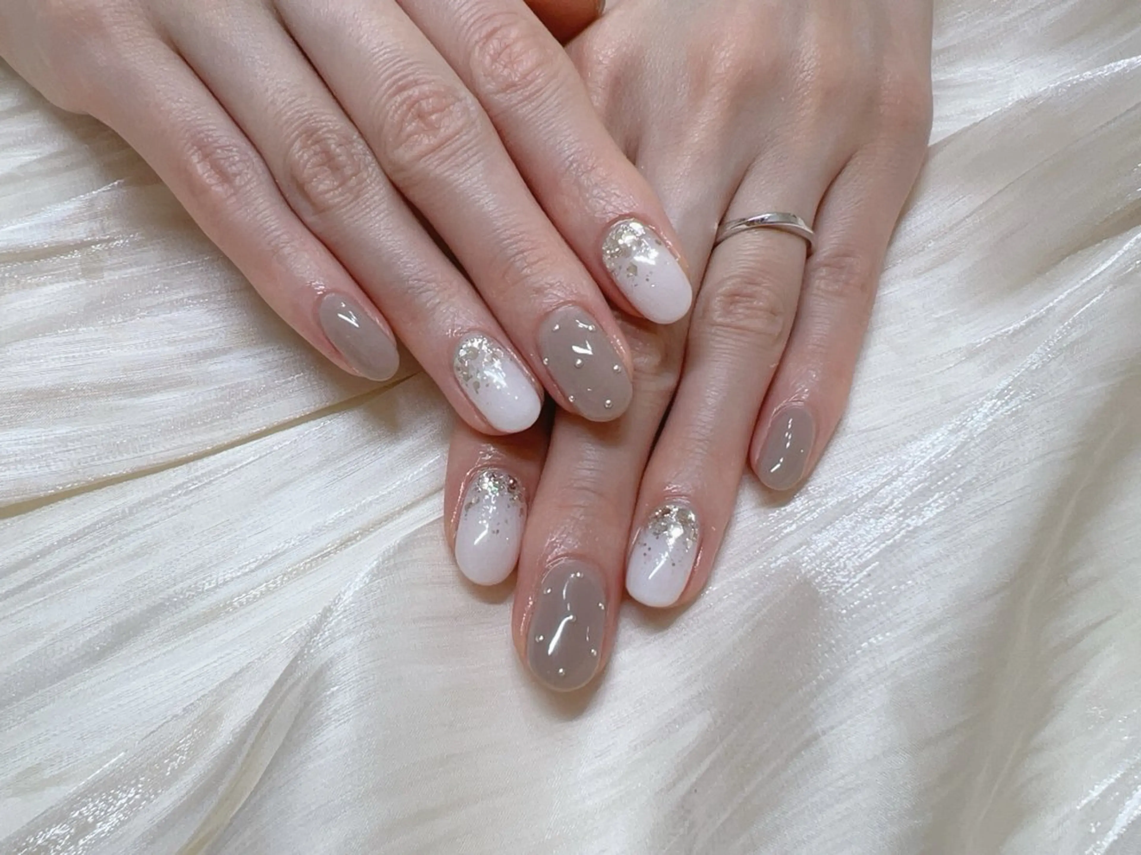 ネイル ゴールド グラデーション ホワイト ハンドネイル L&Y Nail salonのネイルデザイン