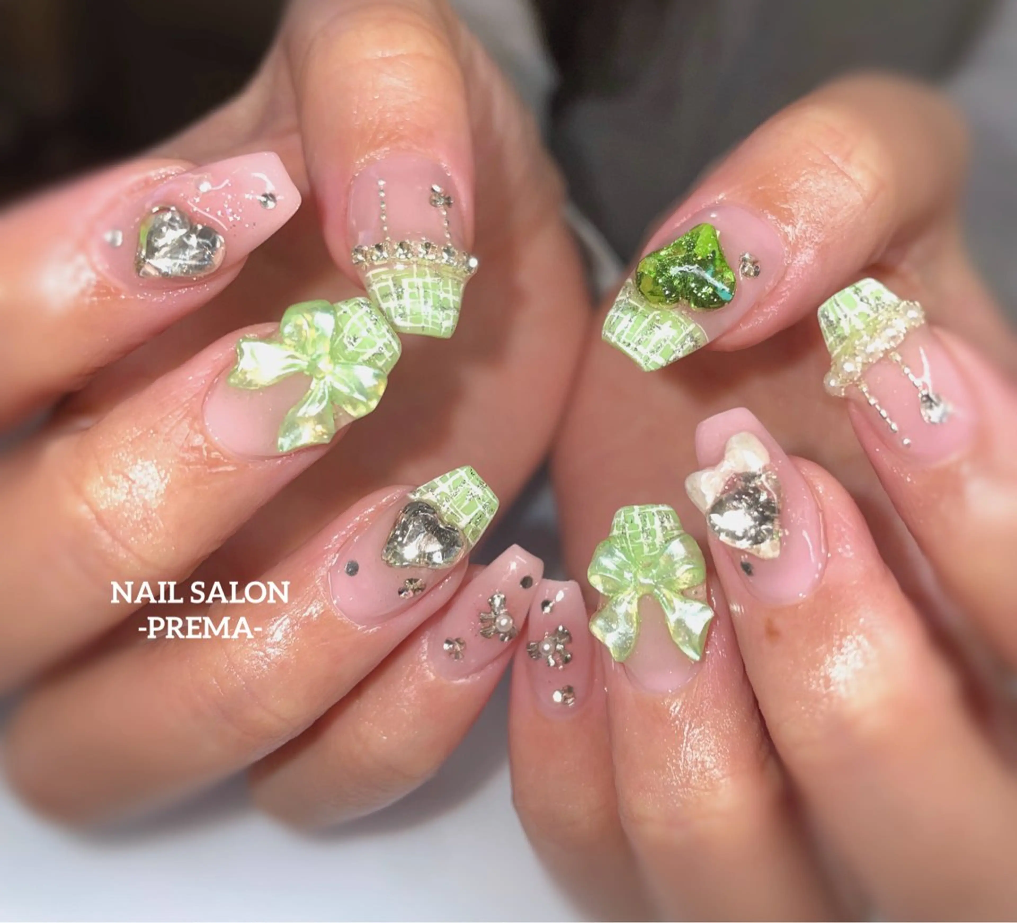 持ち込みニュアンスやり放題パーツストーンつけ放題コースの写真