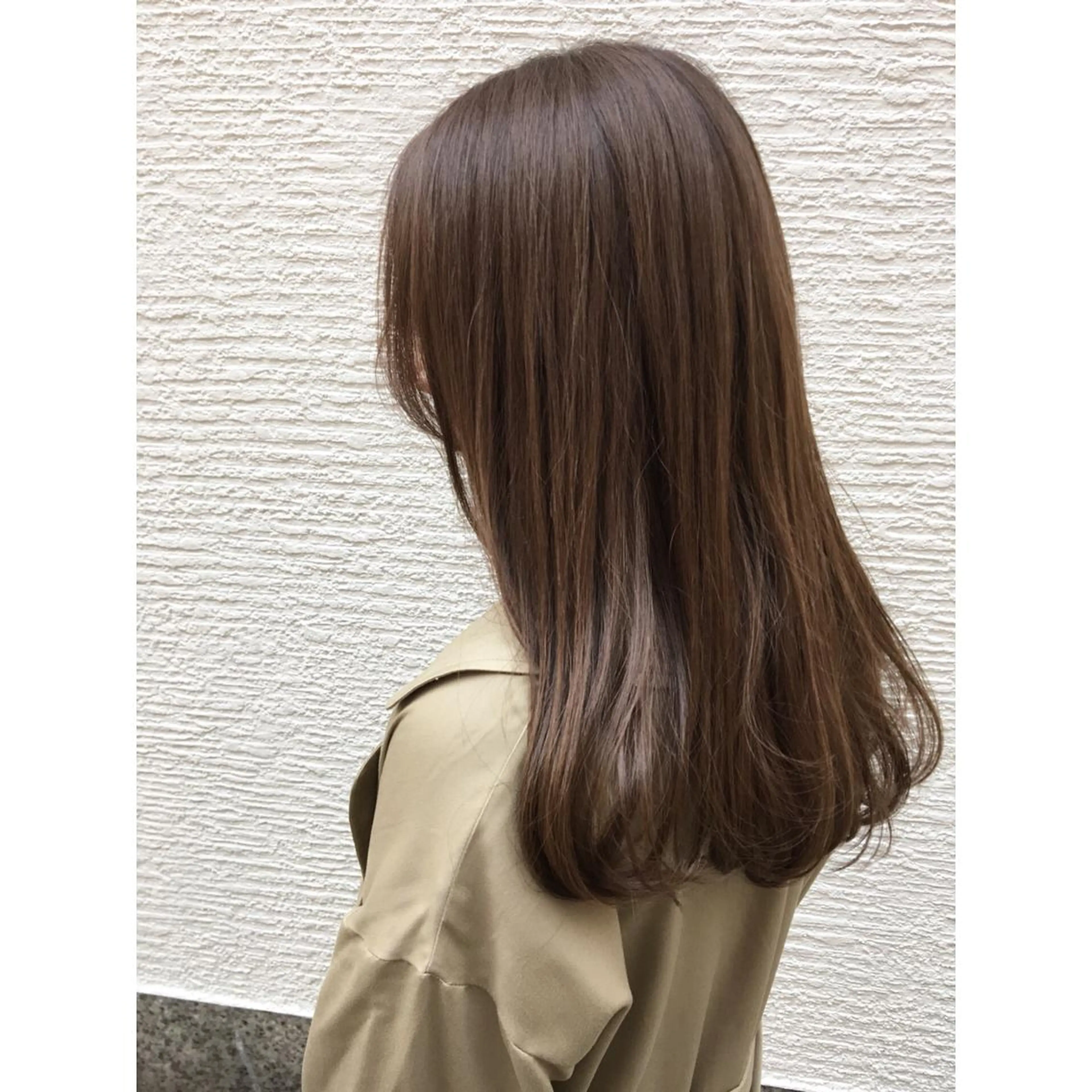 セミロング カラー ベージュカラー 透明感カラー オリーブベージュ OFF YUYAのヘアスタイル