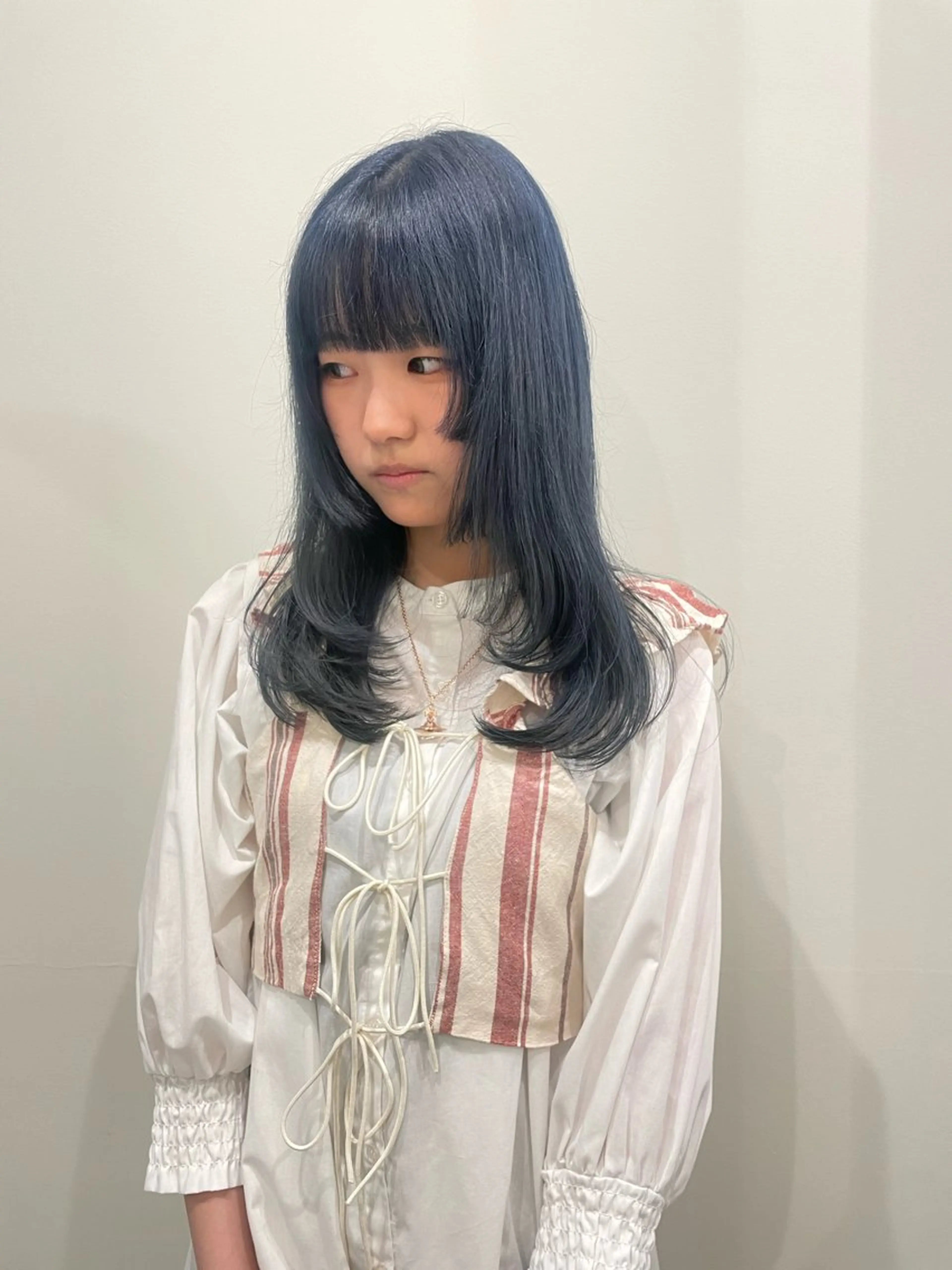 セミロング カラー ブリーチ ブルーカラー デザインカット 姫カット レイヤーカット ヘアカラー 渋谷 留菜のヘアスタイル