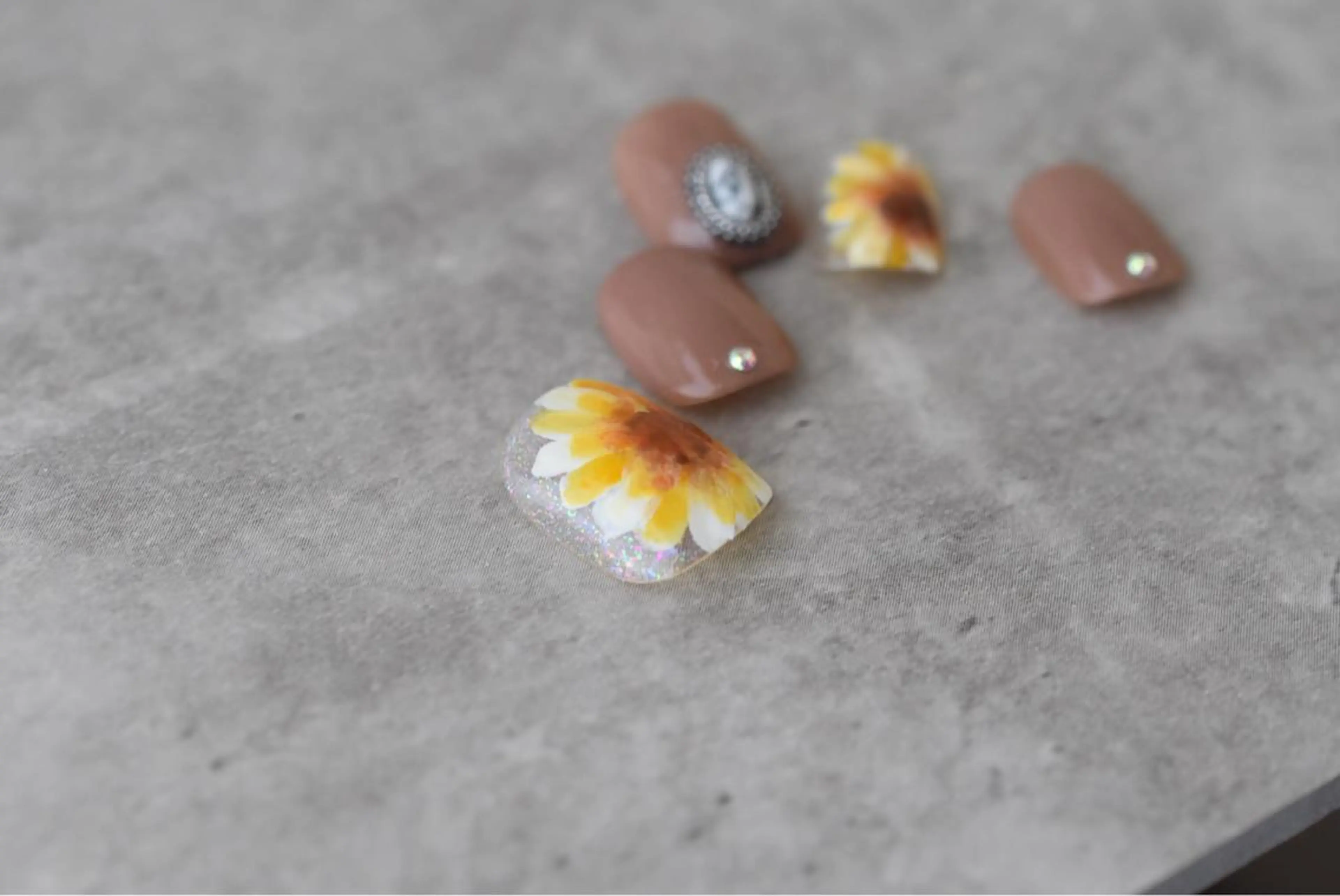 ショート カラー ネイル Aayley アイリ―サロンのネイルデザイン