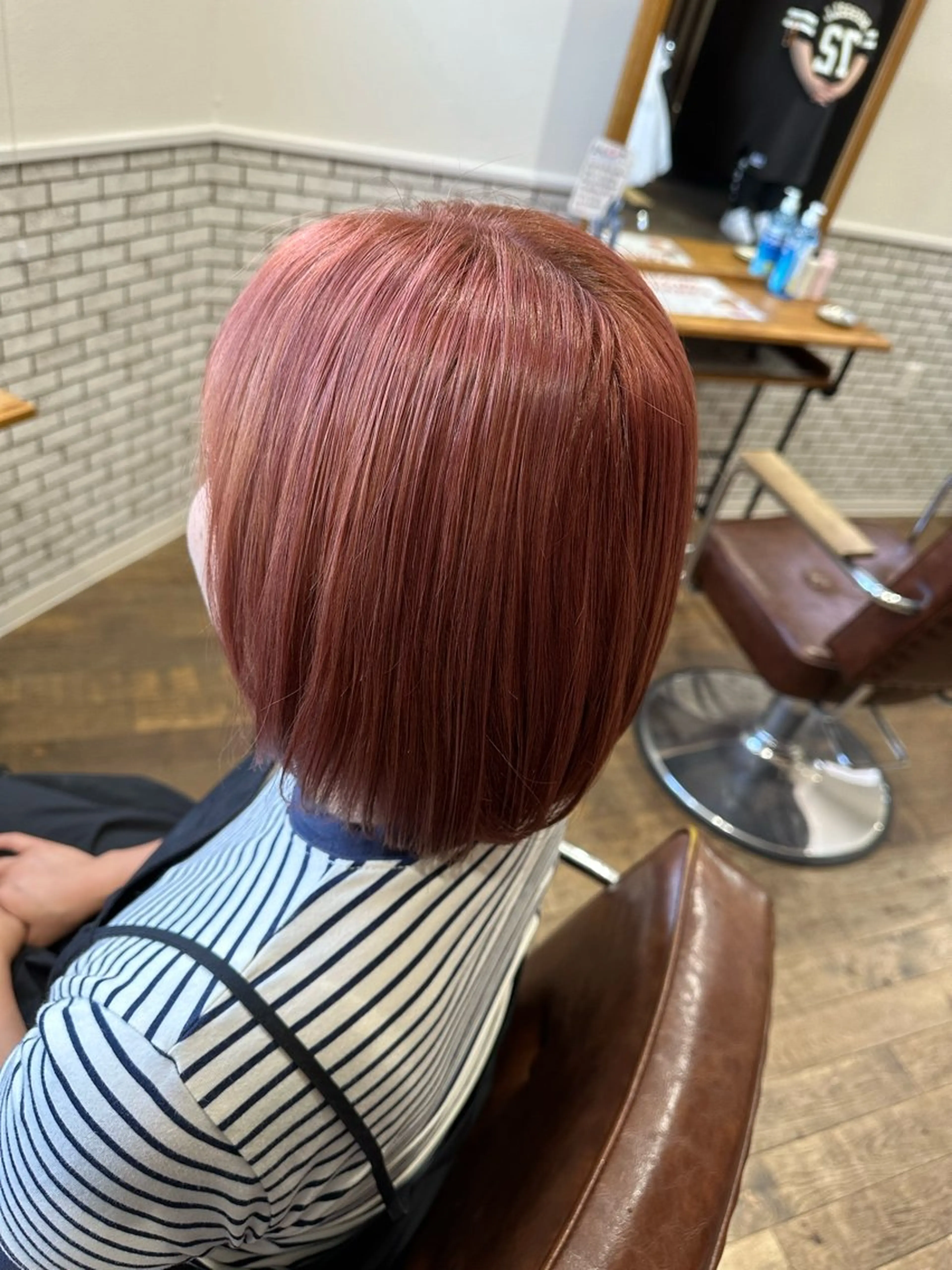 ショート ヘアカラー 半田 知穂のヘアスタイル