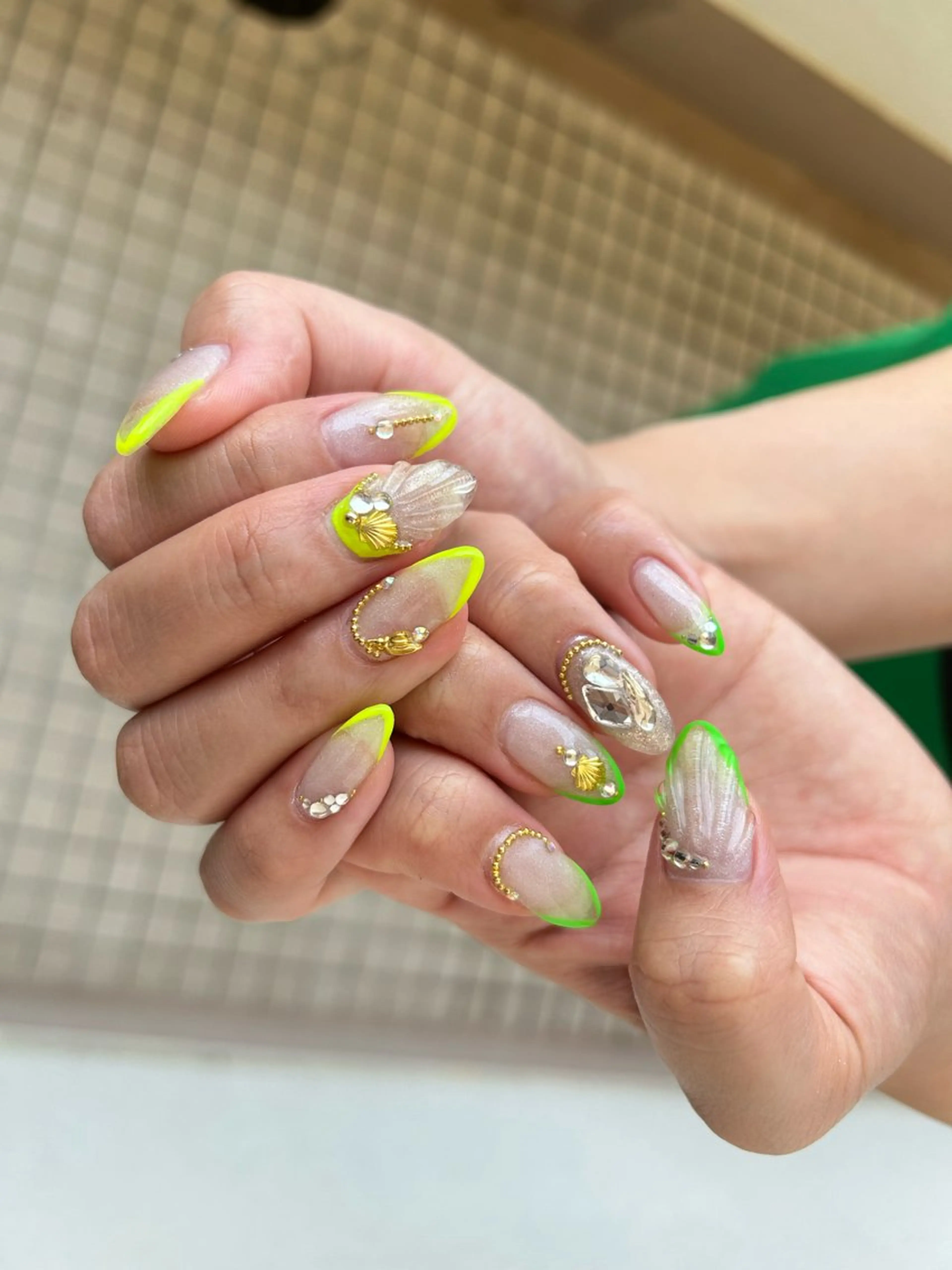 ミディアム ネイル ハンドネイル フットネイル ✴︎ Delightのネイルデザイン