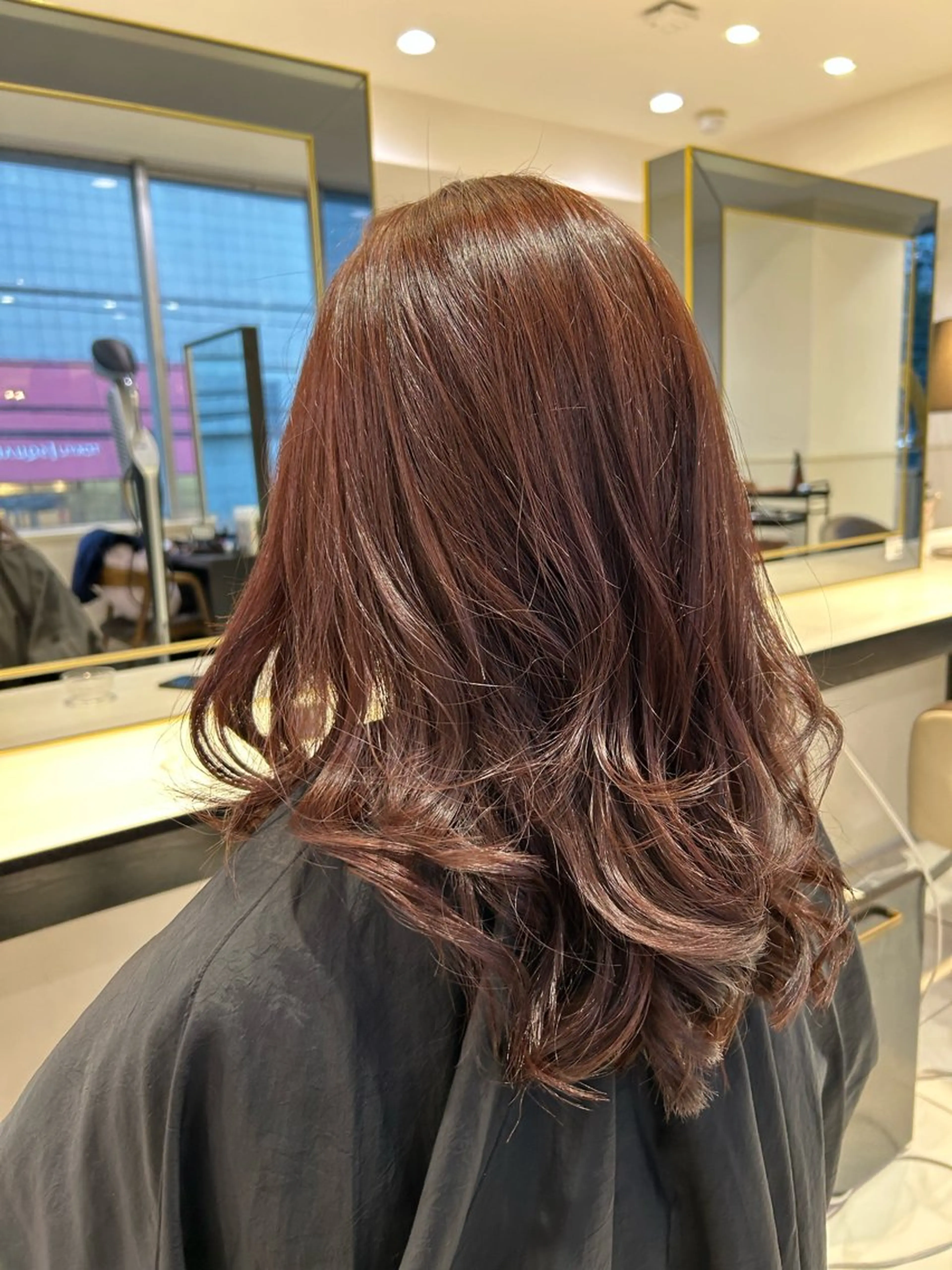 セミロング カラー ブラウンカラー ピンクカラー レイヤーカット ヘアカラー トリートメント 小田切 栄司のヘアスタイル