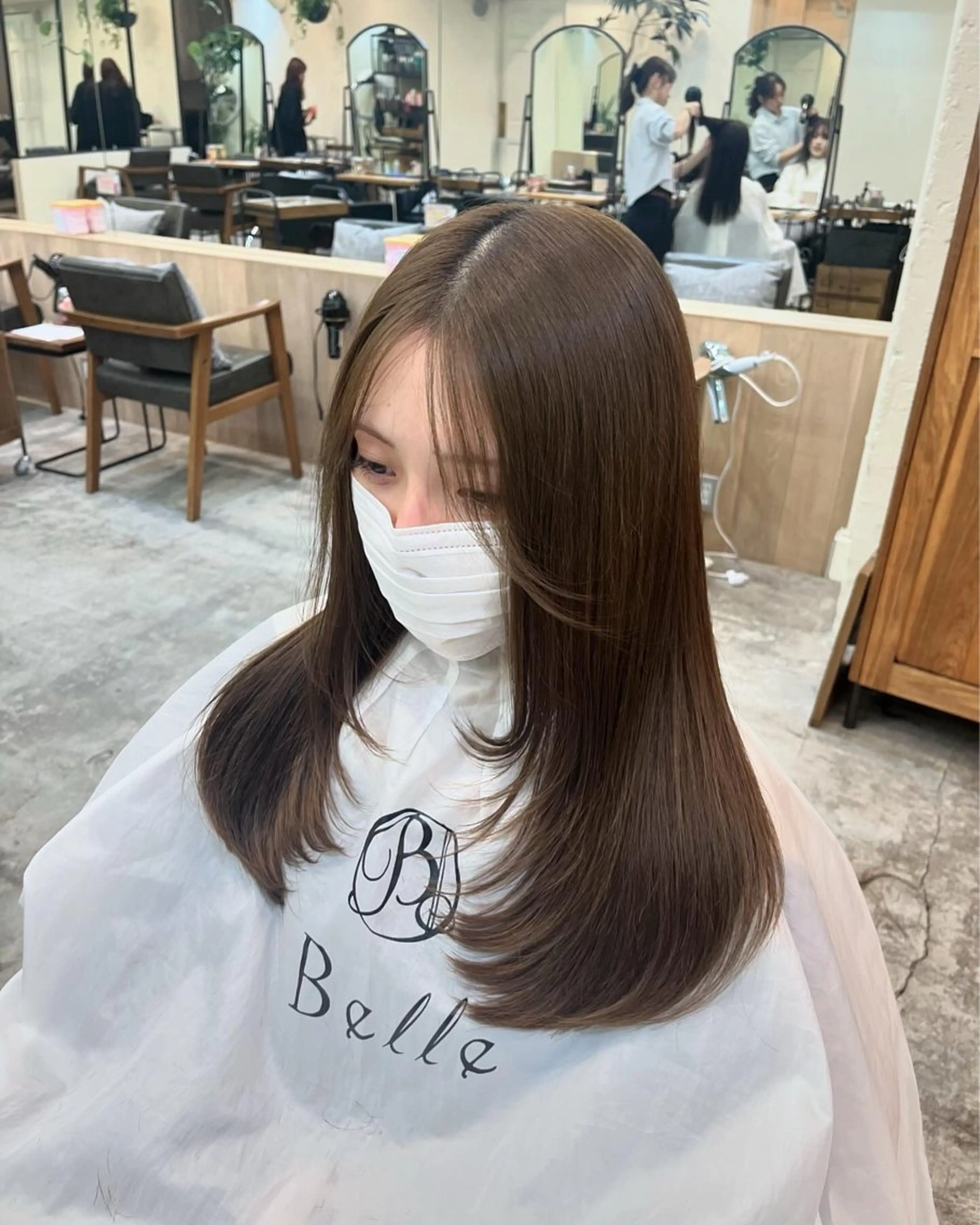 セミロング マアヤ/ハイトーン /ハイレイヤーのヘアスタイル