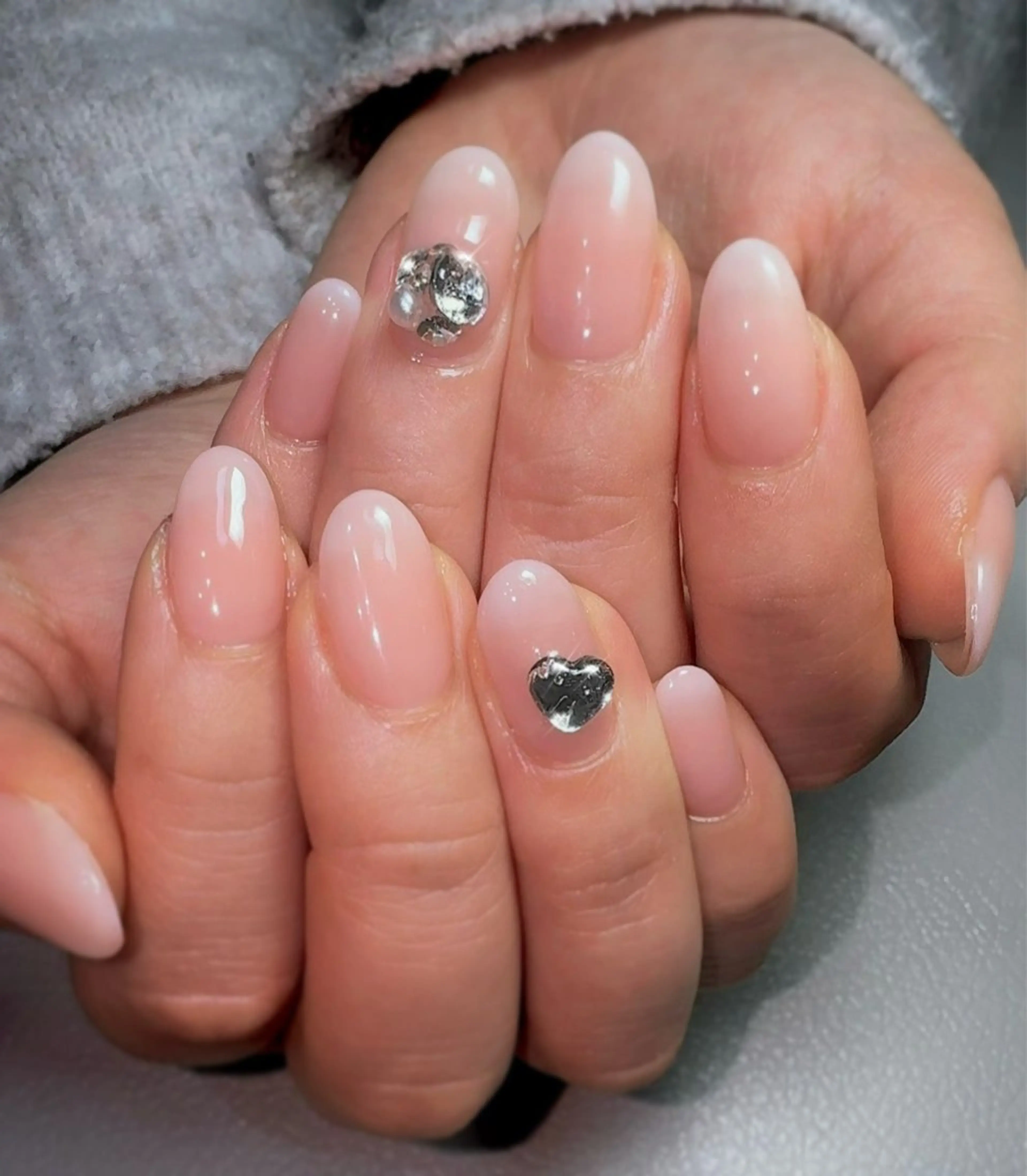 ネイル グラデーション ハート キラキラネイル シンプルネイル ブライダルネイル nailsalon urümのネイルデザイン