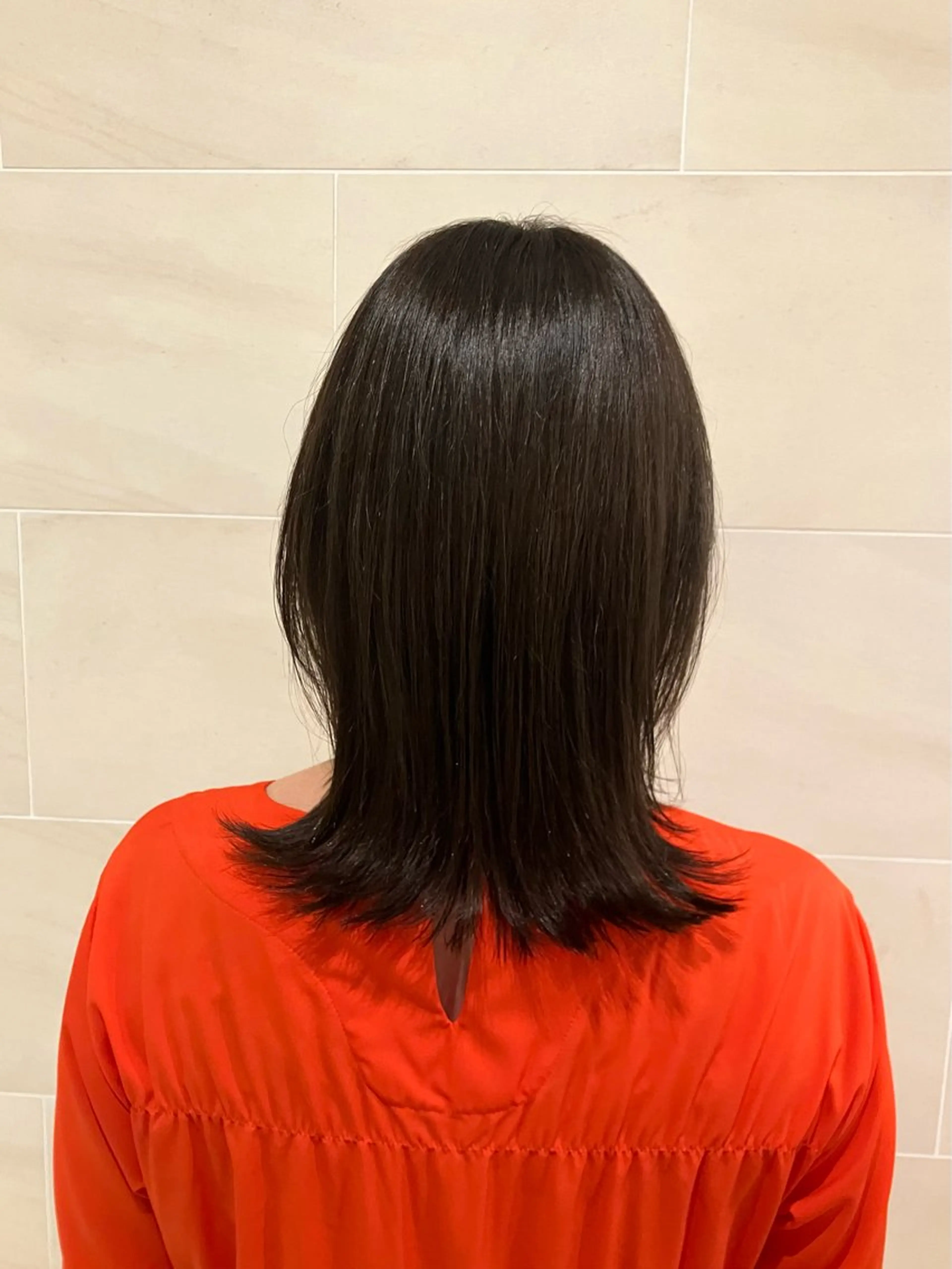 ミディアム 顔まわりレイヤー レイヤーカット 外ハネヘア 山縣 稚子のヘアスタイル