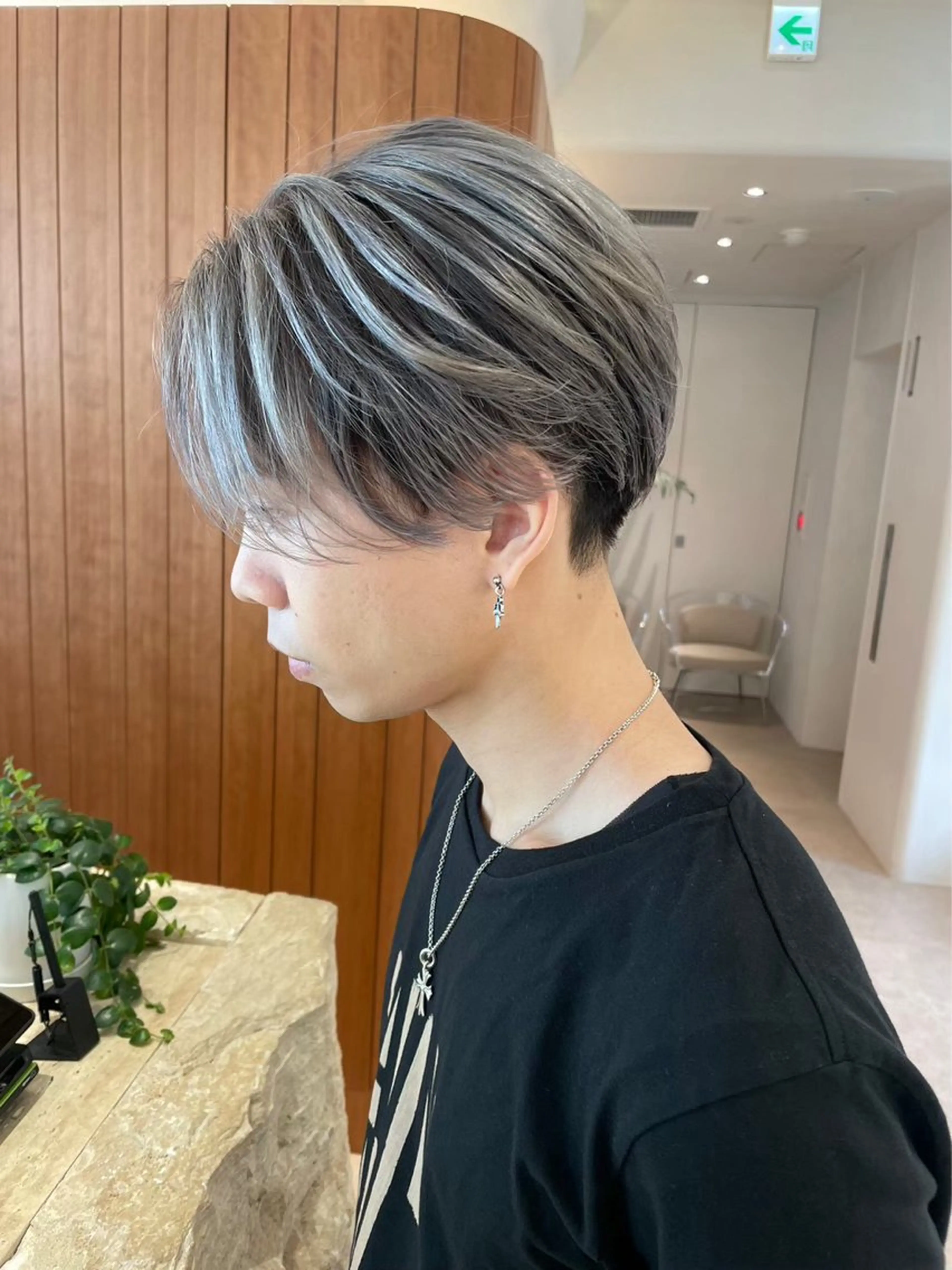 カラー メンズ メンズバレイヤージュ メンズブリーチ センターパート メンズハイトーン メンズインナーカラー カット ヘアカラー メンズショート/ピン パーマ/新宿/フウガのヘアスタイル