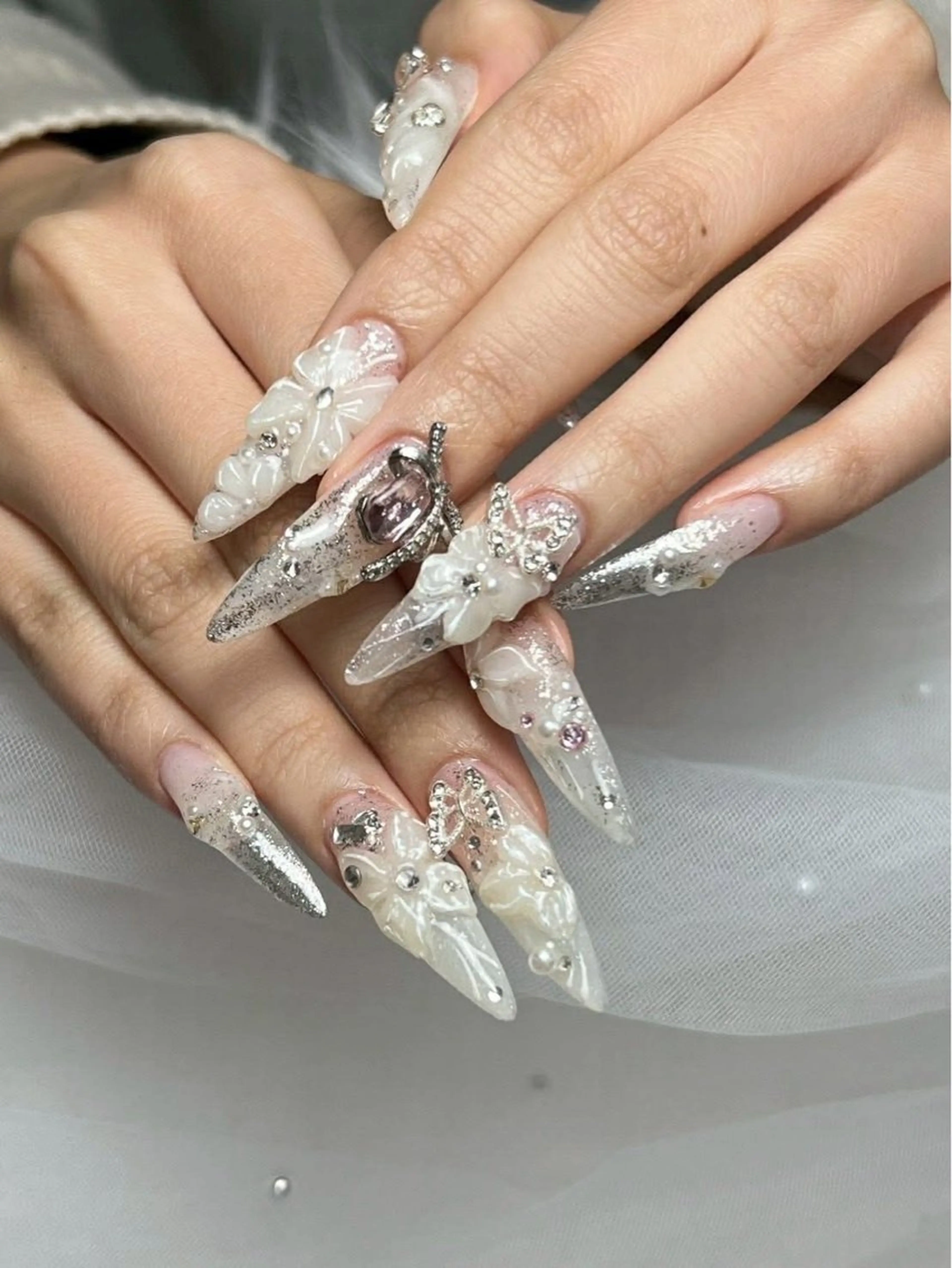 ネイル アートネイル オーロラネイル チークネイル 長さ出し フットネイル ハンドネイル ハンドケア Mio_ Noiranailのネイルデザイン