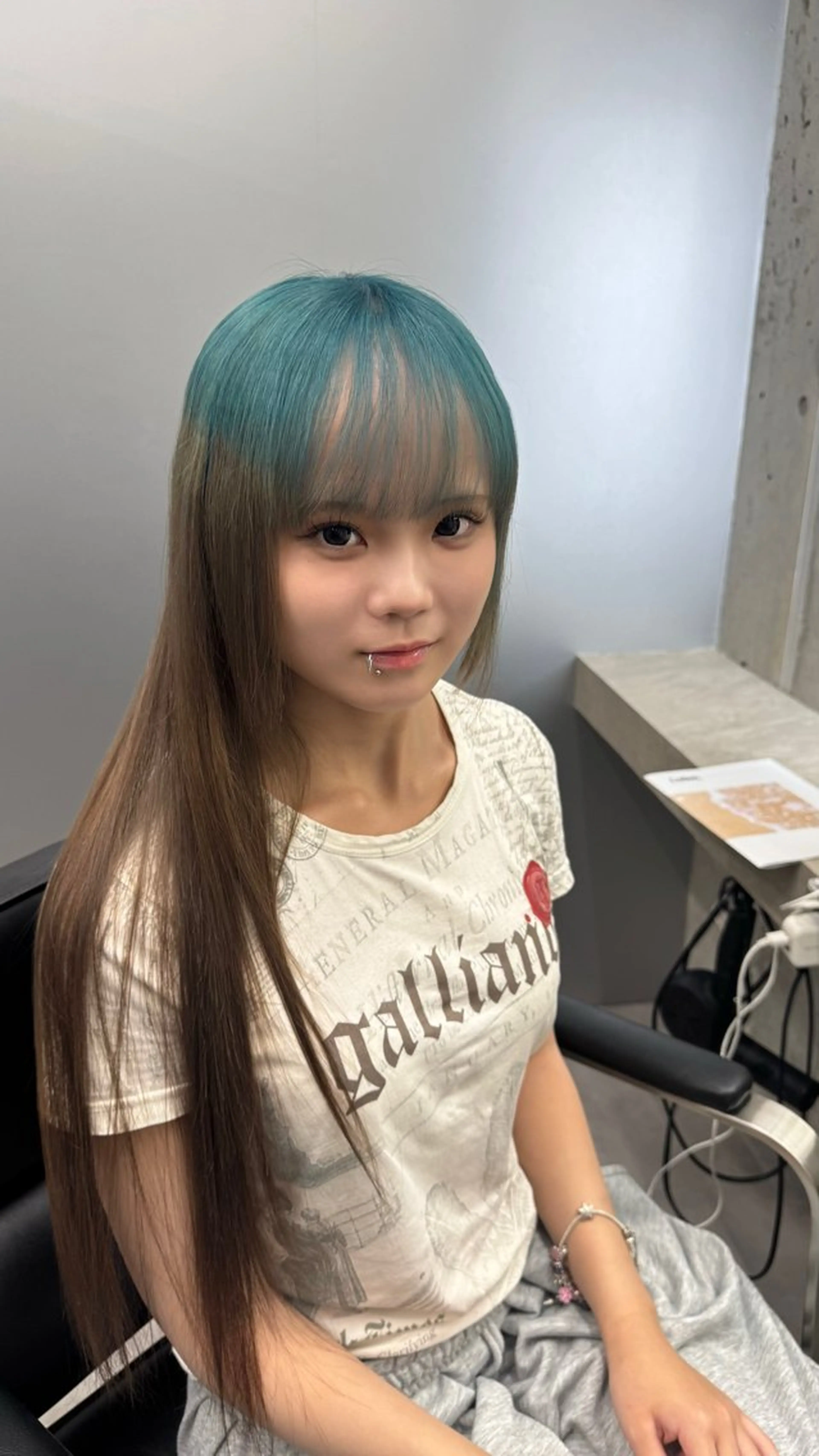 ロング カラー デザインカラー shio ハイトーン 💗【福岡天神】のヘアスタイル