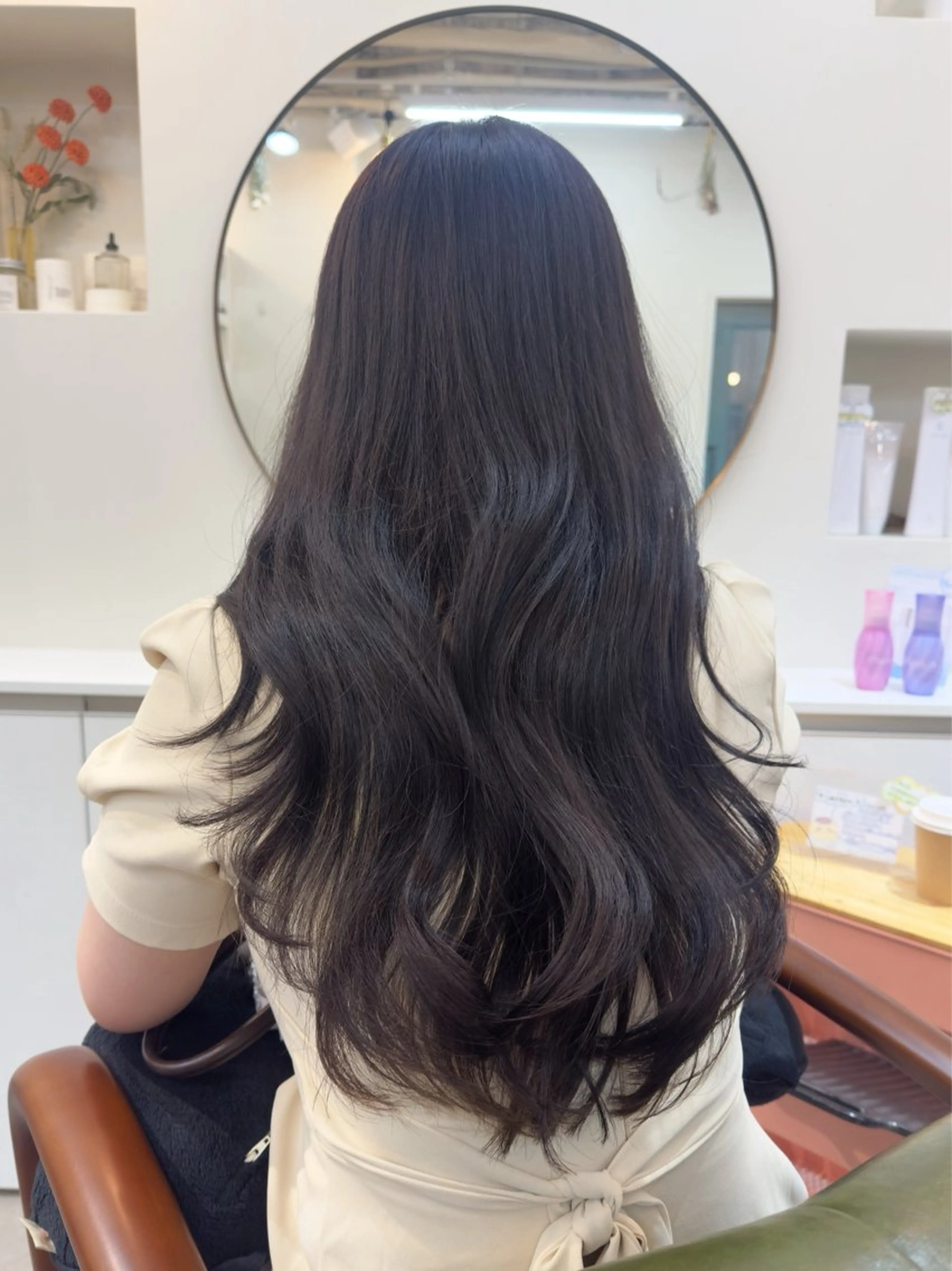 ロング カラー グレージュ ラベンダーカラー ラベンダーグレージュ ラベンダーグレー くびれヘア ヘアカラー レイヤー/顔周り /いいぬまみかのヘアスタイル