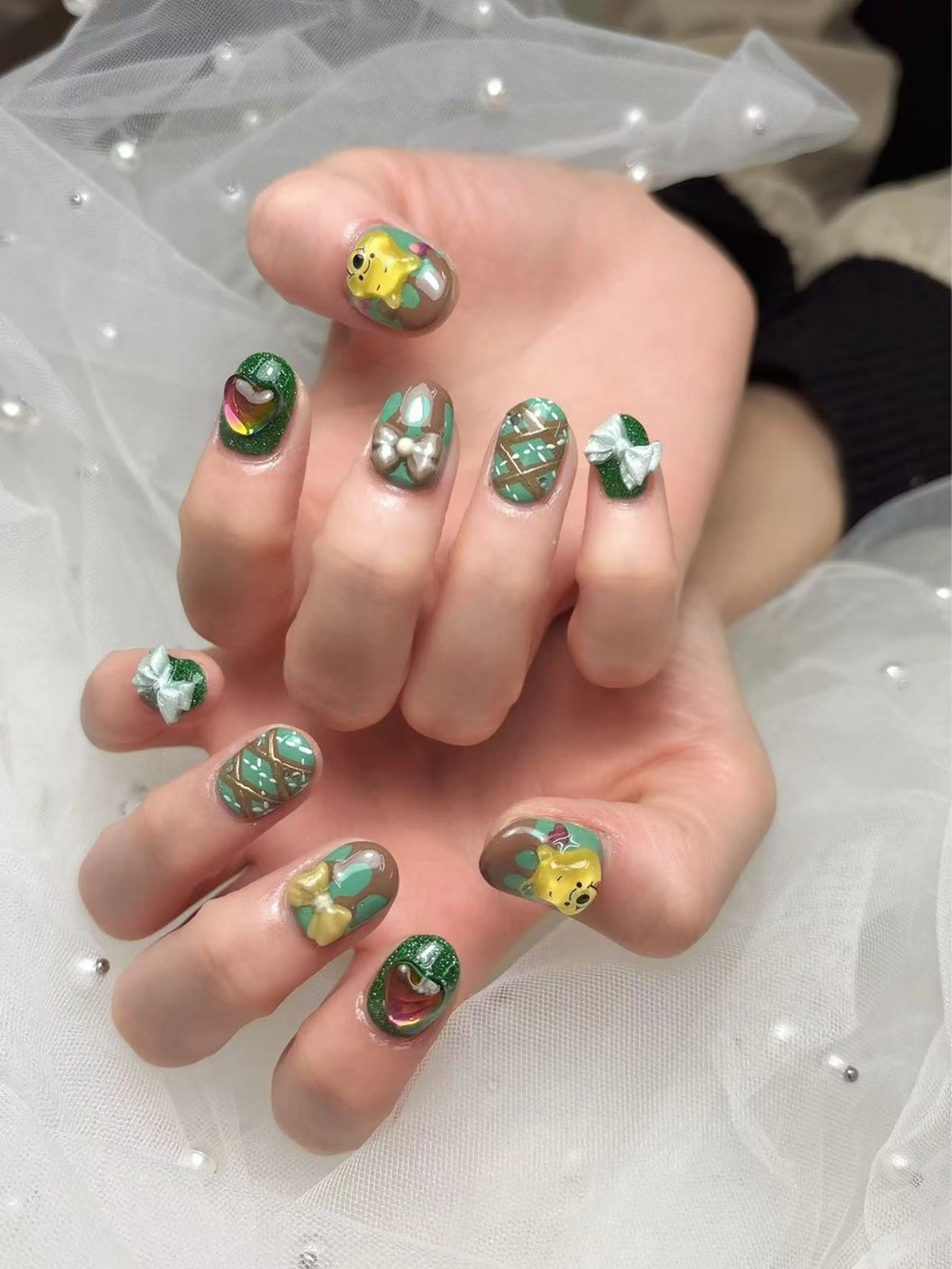 ネイル アートネイル オーロラネイル チークネイル ガーリー キラキラネイル Miouミオン ネイルサロンのネイルデザイン