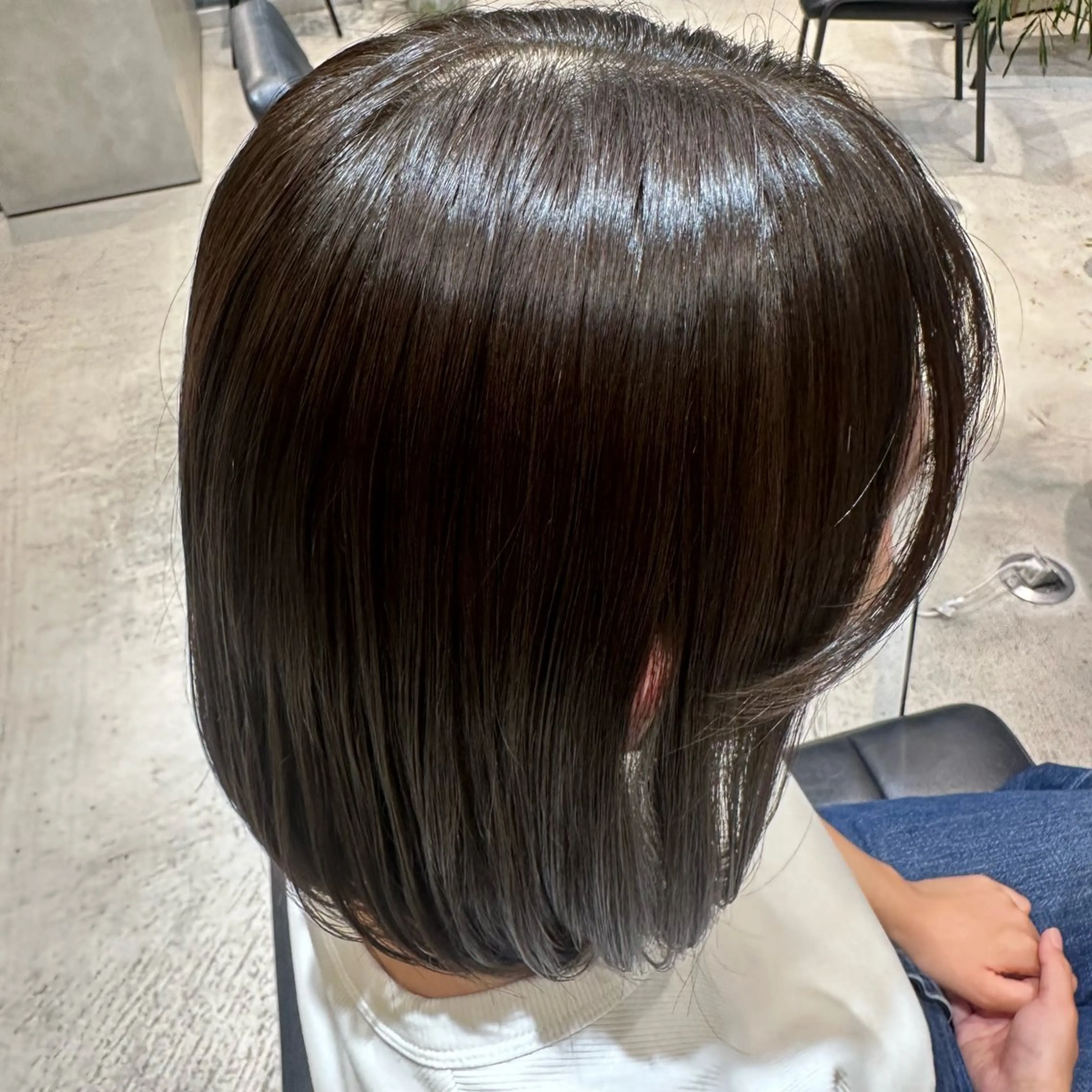 ミディアム カラー グレージュ 祖父江 冴織のヘアスタイル