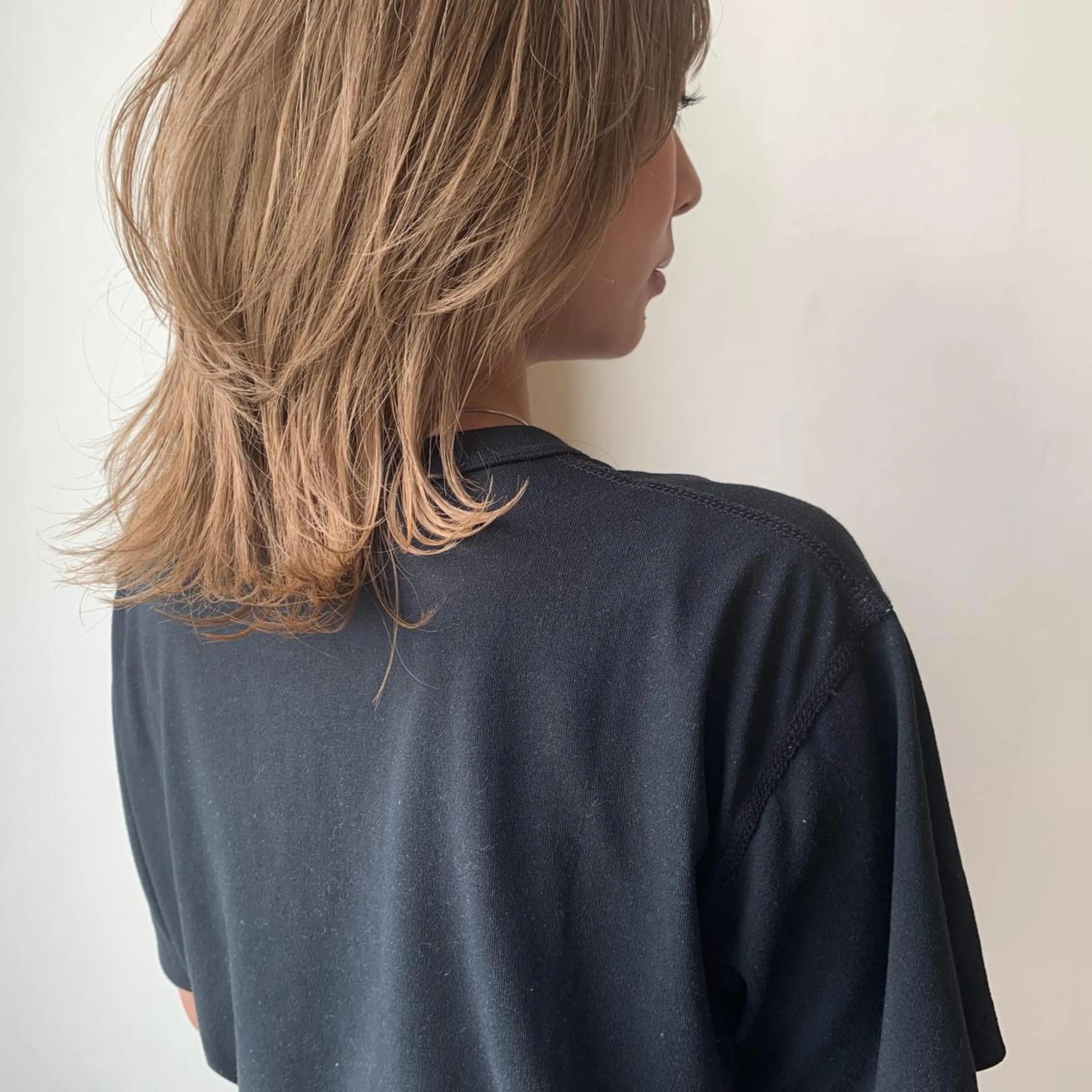 ミディアム カラー ベージュカラー ブリーチ ミルクティーベージュ カット ヘアカラー ボブウルフ／ボブ Satsuki【名駅のヘアスタイル