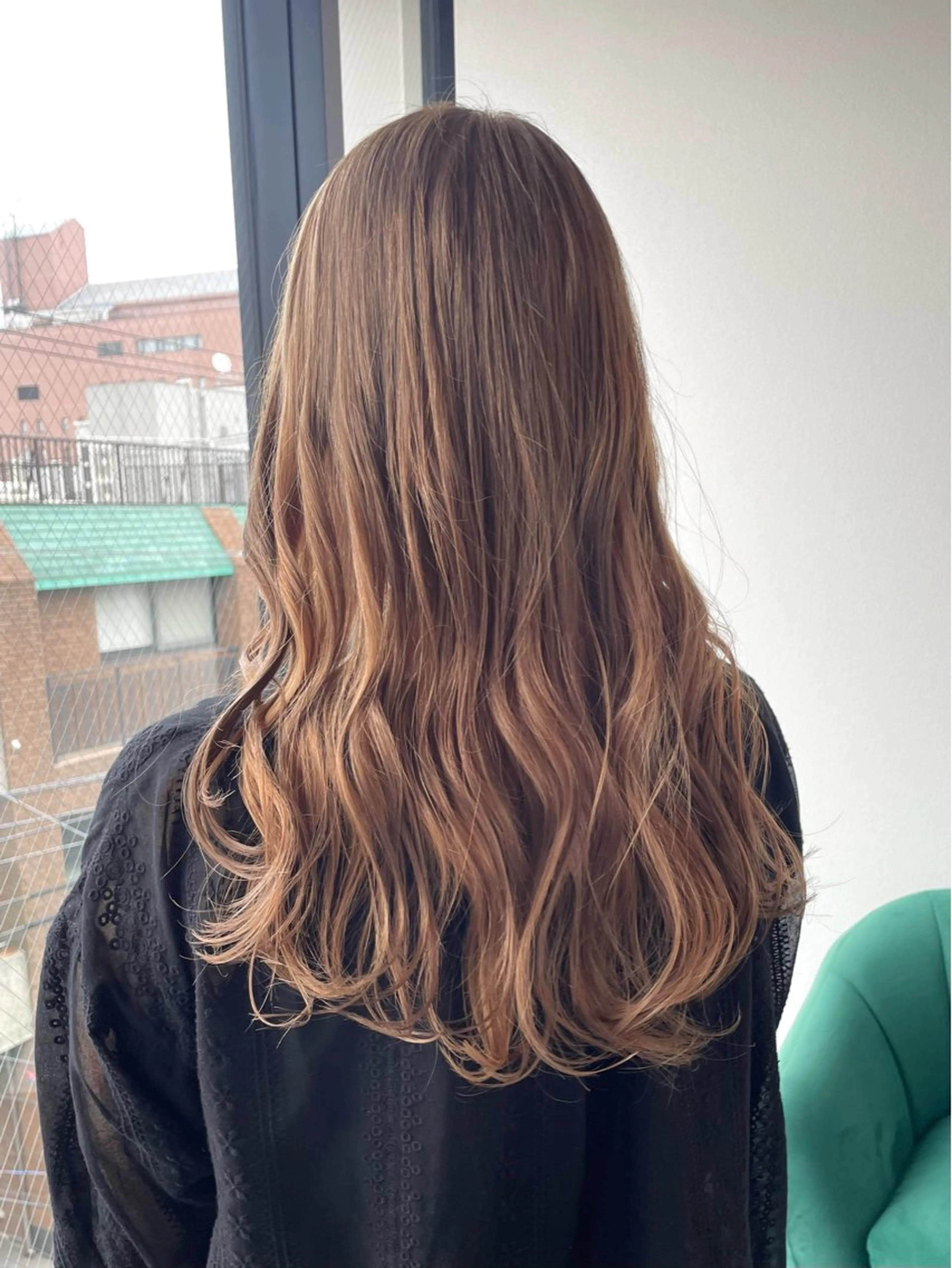 ロング カラー ベージュカラー ブリーチ ミルクティーベージュ カット ヘアカラー トリートメント kitin  吉祥寺 山岸花のヘアスタイル