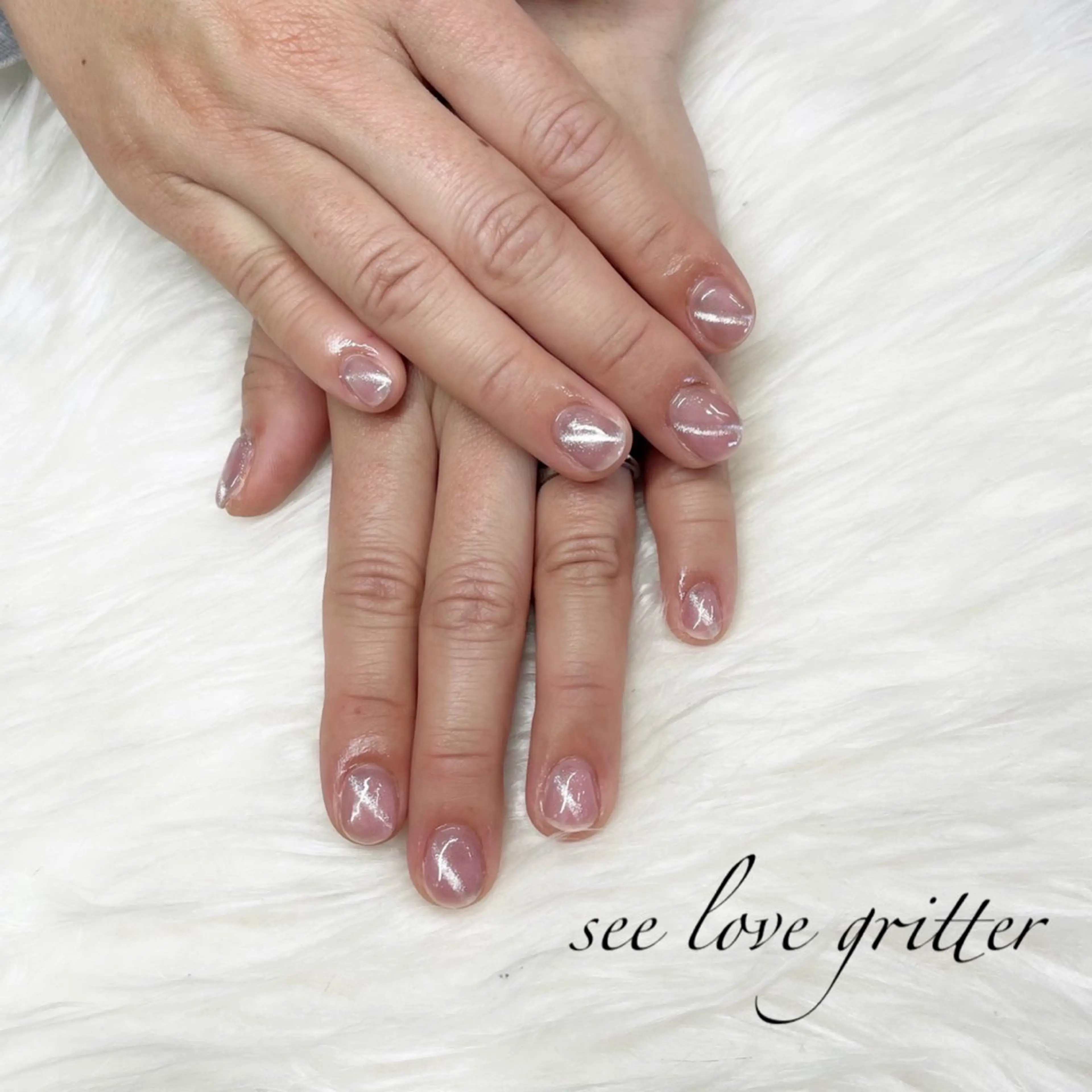 ミディアム see love gritterのネイルデザイン